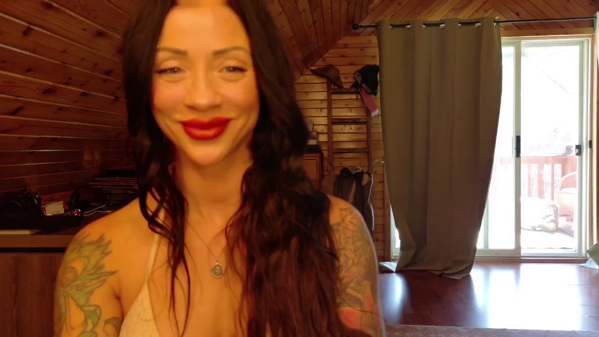 Gallery image thumbnail from SookieHunnie's myfreecams stream on, 05/01/2025, 21:27 image 18 of 20