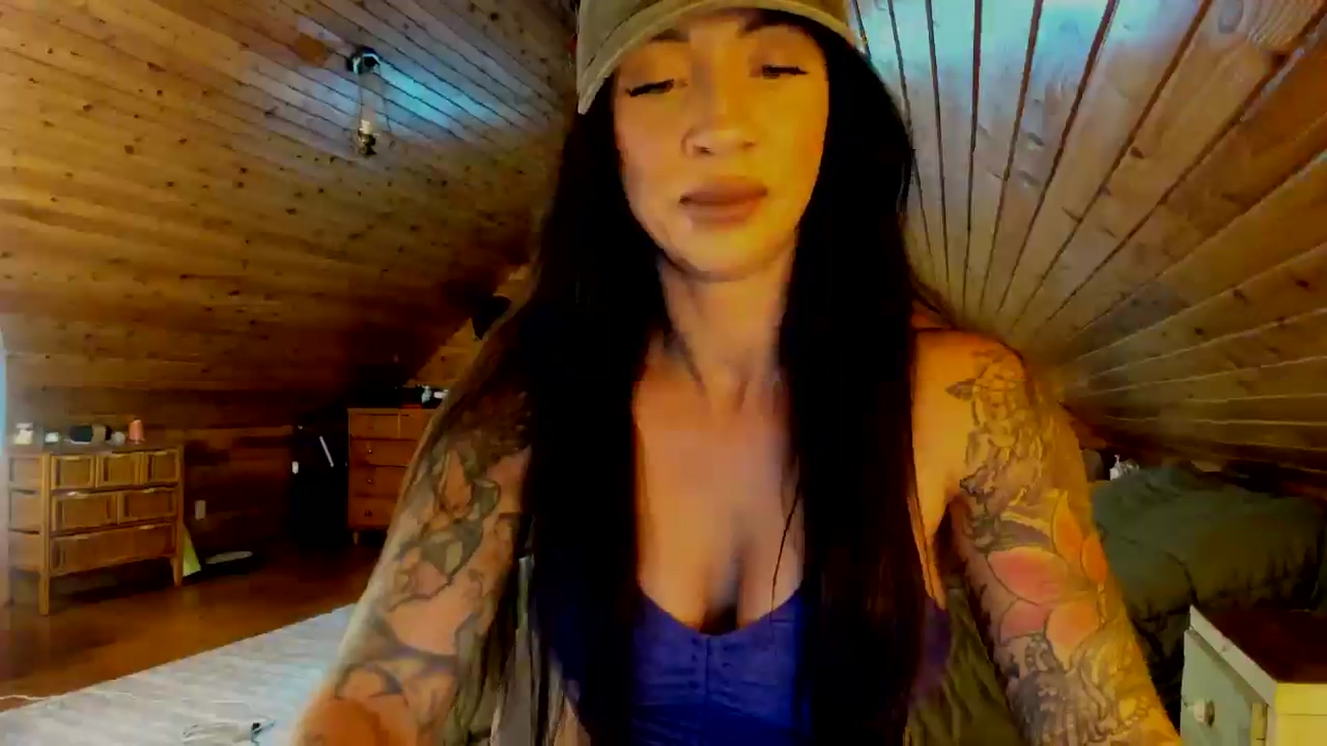Gallery image thumbnail from SookieHunnie's myfreecams stream on, 05/13/2025, 22:17 image 13 of 20