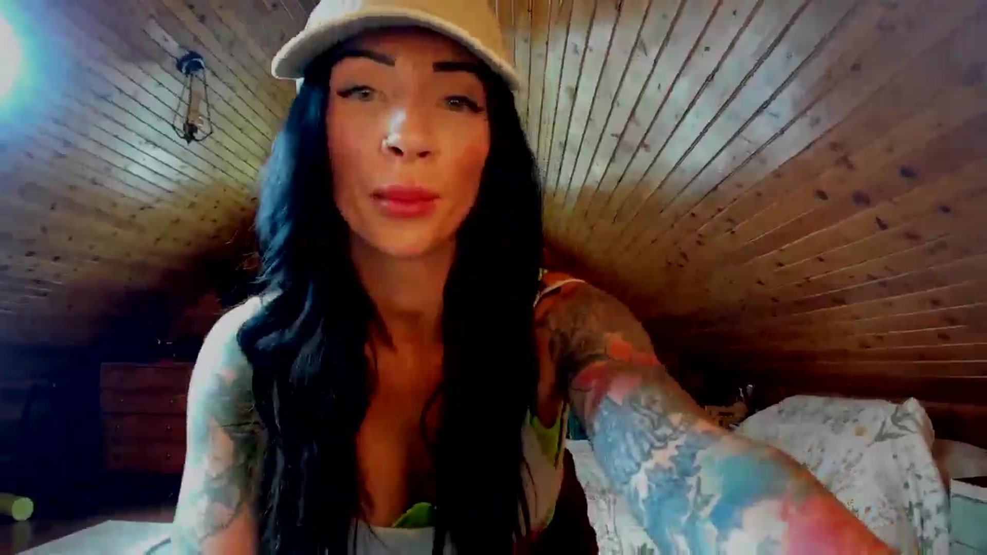 Gallery image thumbnail from SookieHunnie's myfreecams stream on, 06/20/2025, 22:29 image 6 of 20