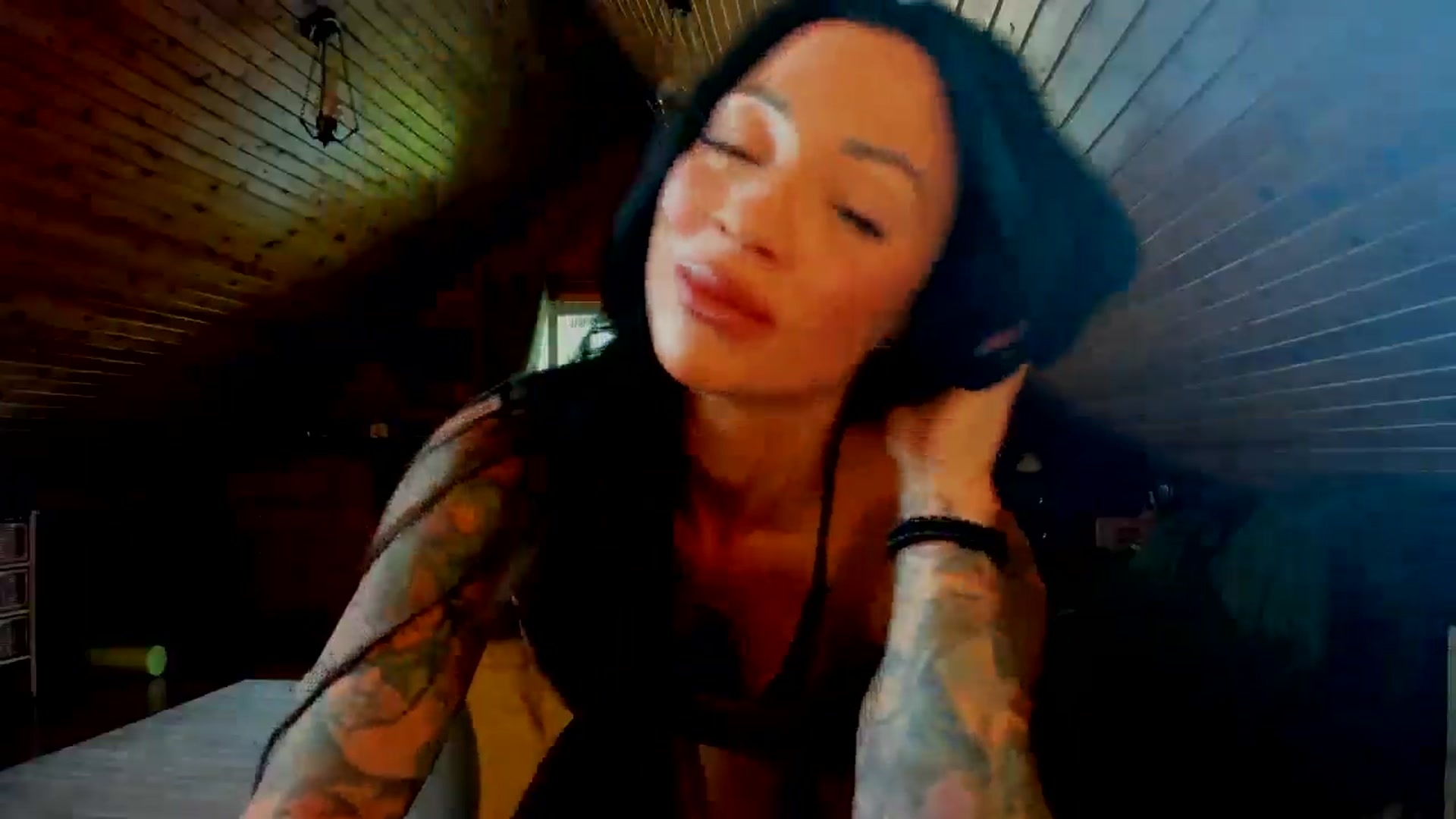 Gallery image thumbnail from SookieHunnie's myfreecams stream on, 06/23/2025, 23:41 image 8 of 20