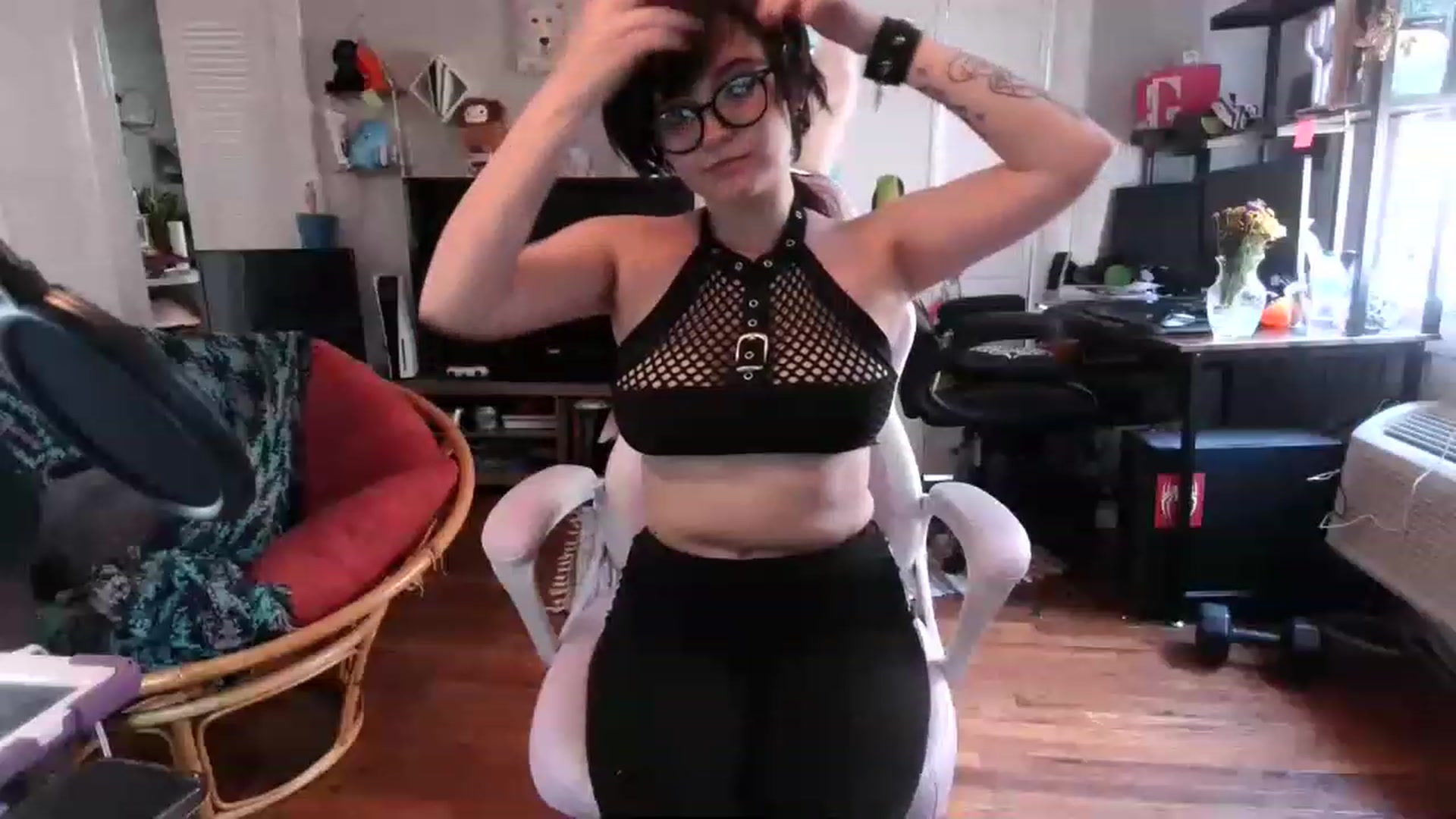 Gallery image thumbnail from SoooBunny's myfreecams stream on, 11/28/2022, 21:15 image 9 of 20