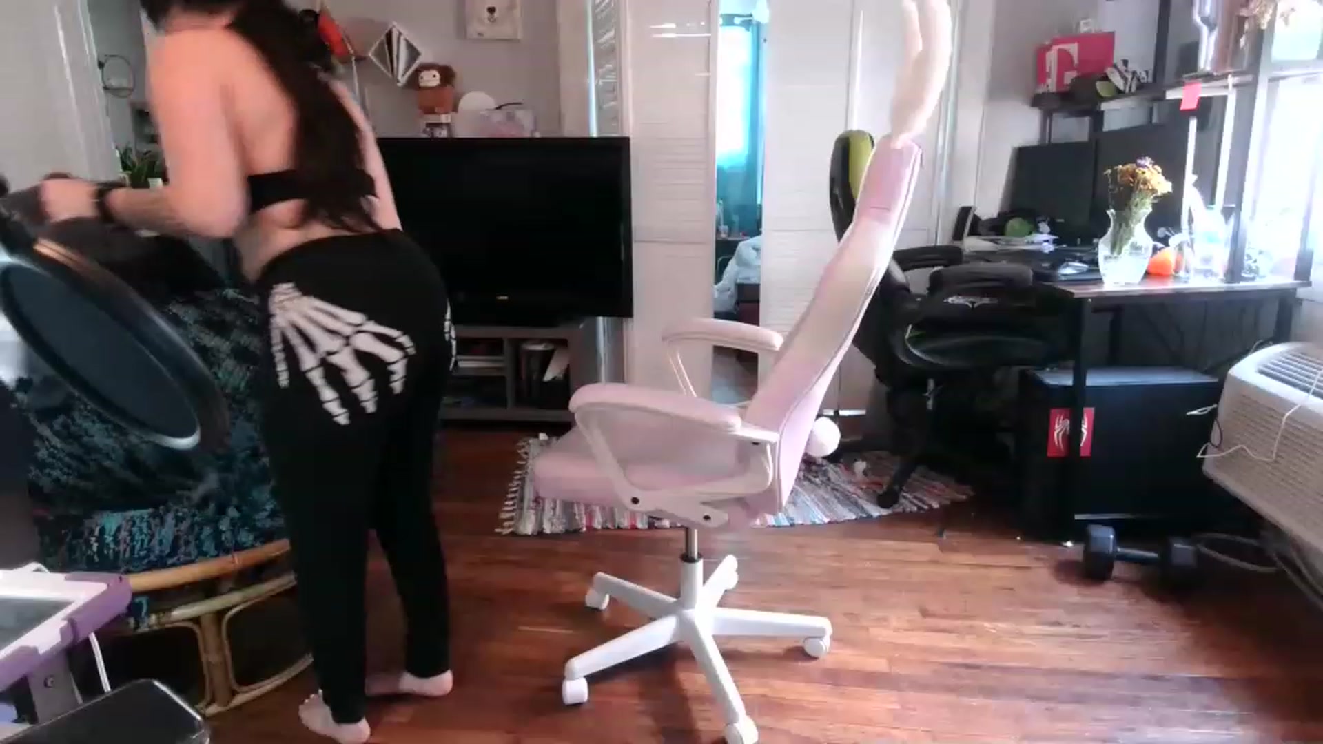 Gallery image thumbnail from SoooBunny's myfreecams stream on, 11/28/2022, 21:15 image 16 of 20