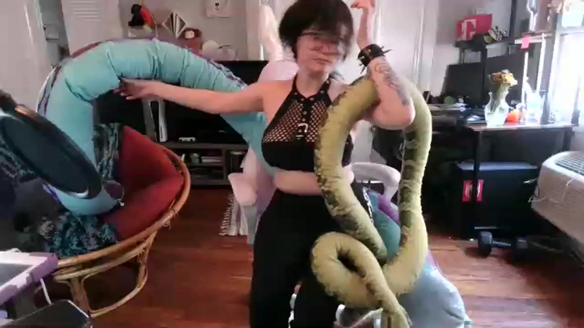 Gallery image thumbnail from SoooBunny's myfreecams stream on, 11/28/2022, 21:15 image 13 of 20