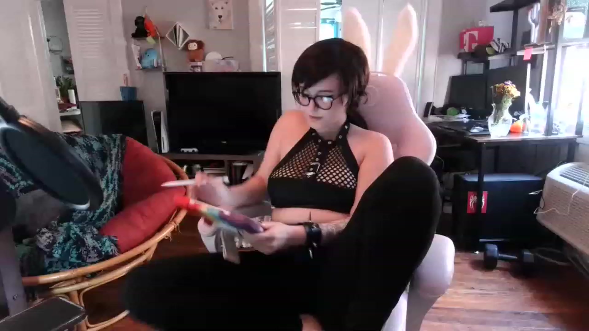 Gallery image thumbnail from SoooBunny's myfreecams stream on, 11/28/2022, 21:15 image 1 of 20