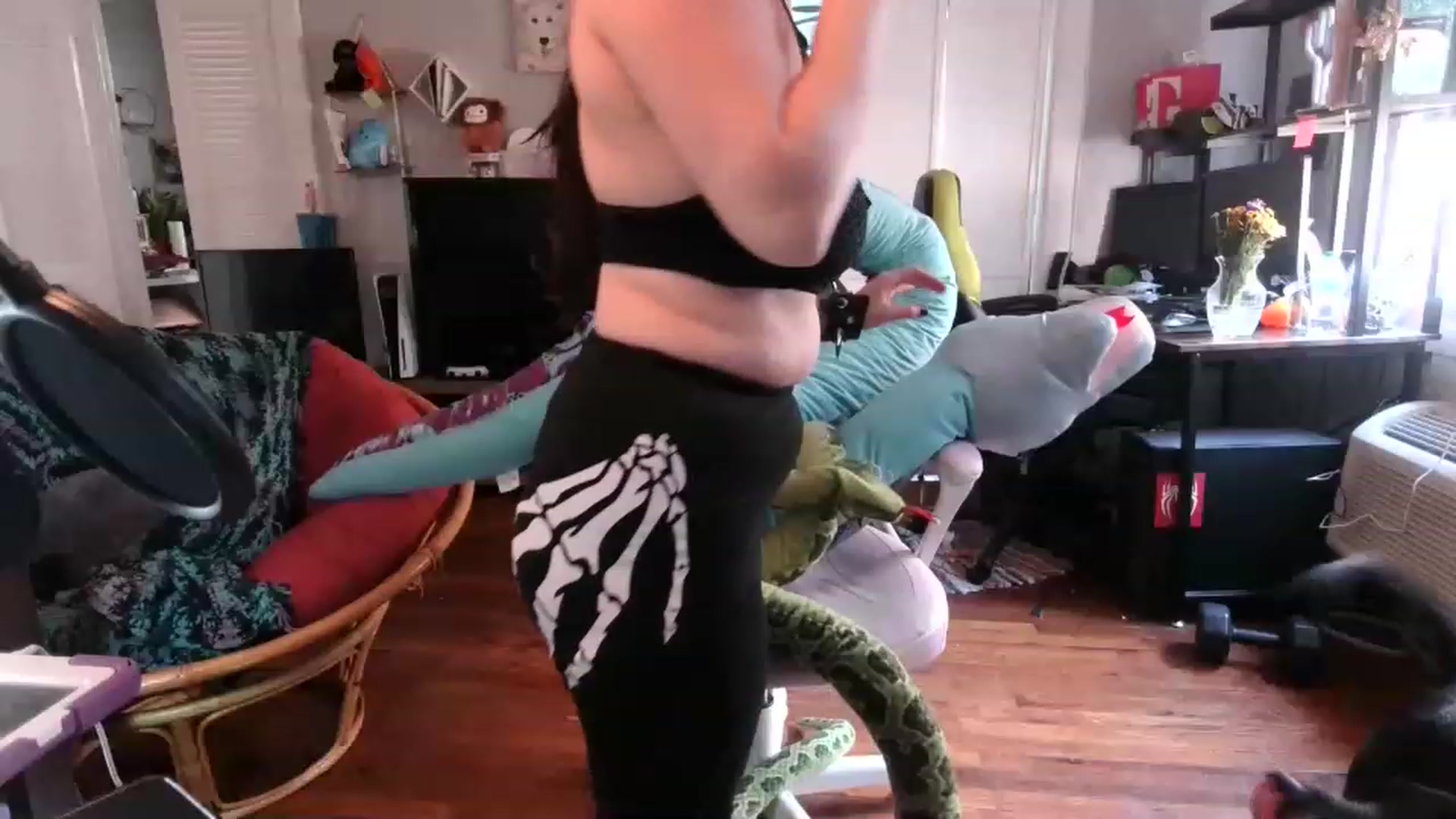 Gallery image thumbnail from SoooBunny's myfreecams stream on, 11/28/2022, 21:15 image 12 of 20
