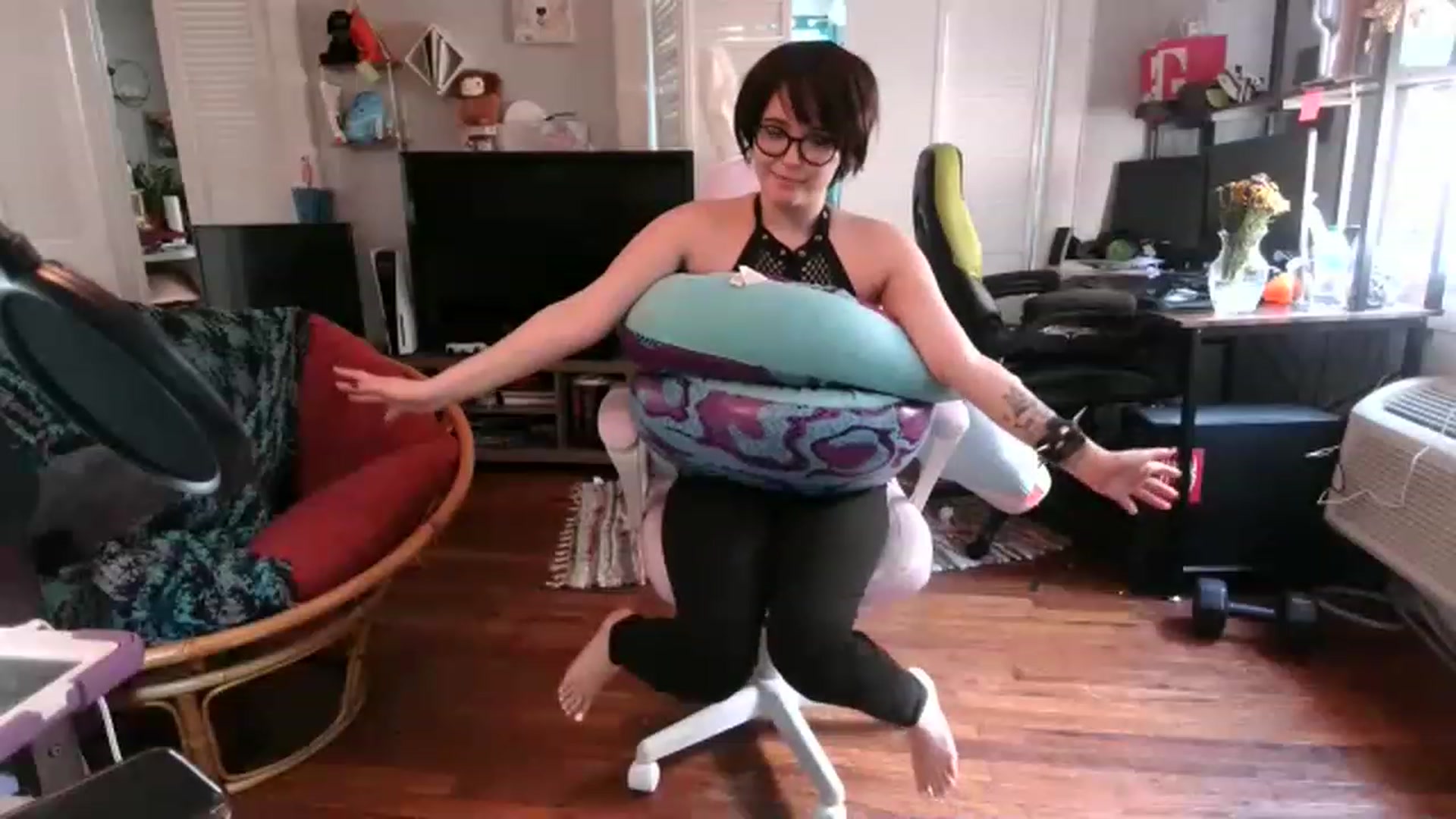 Gallery image thumbnail from SoooBunny's myfreecams stream on, 11/28/2022, 21:15 image 15 of 20