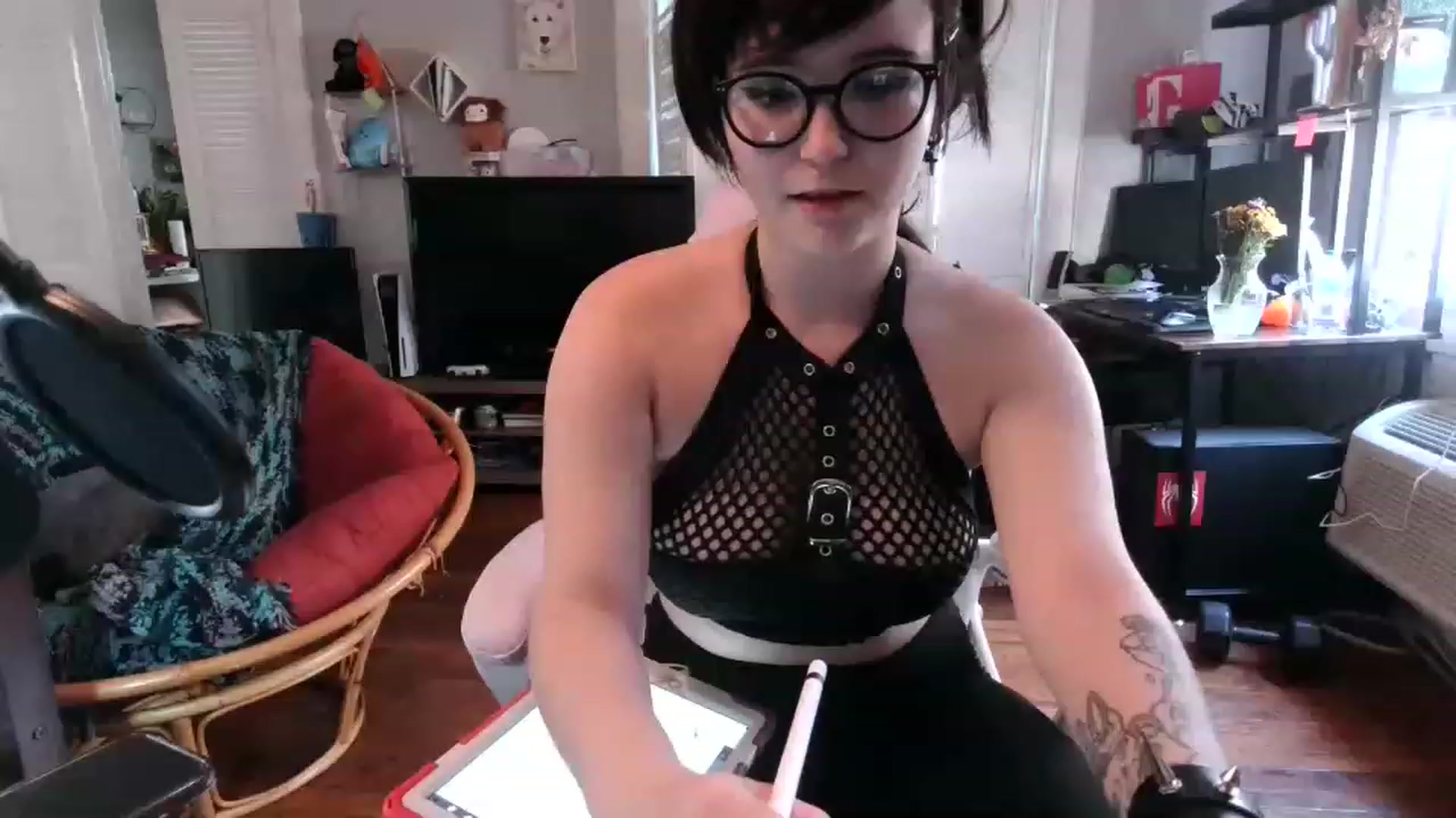 Gallery image thumbnail from SoooBunny's myfreecams stream on, 11/28/2022, 21:15 image 4 of 20