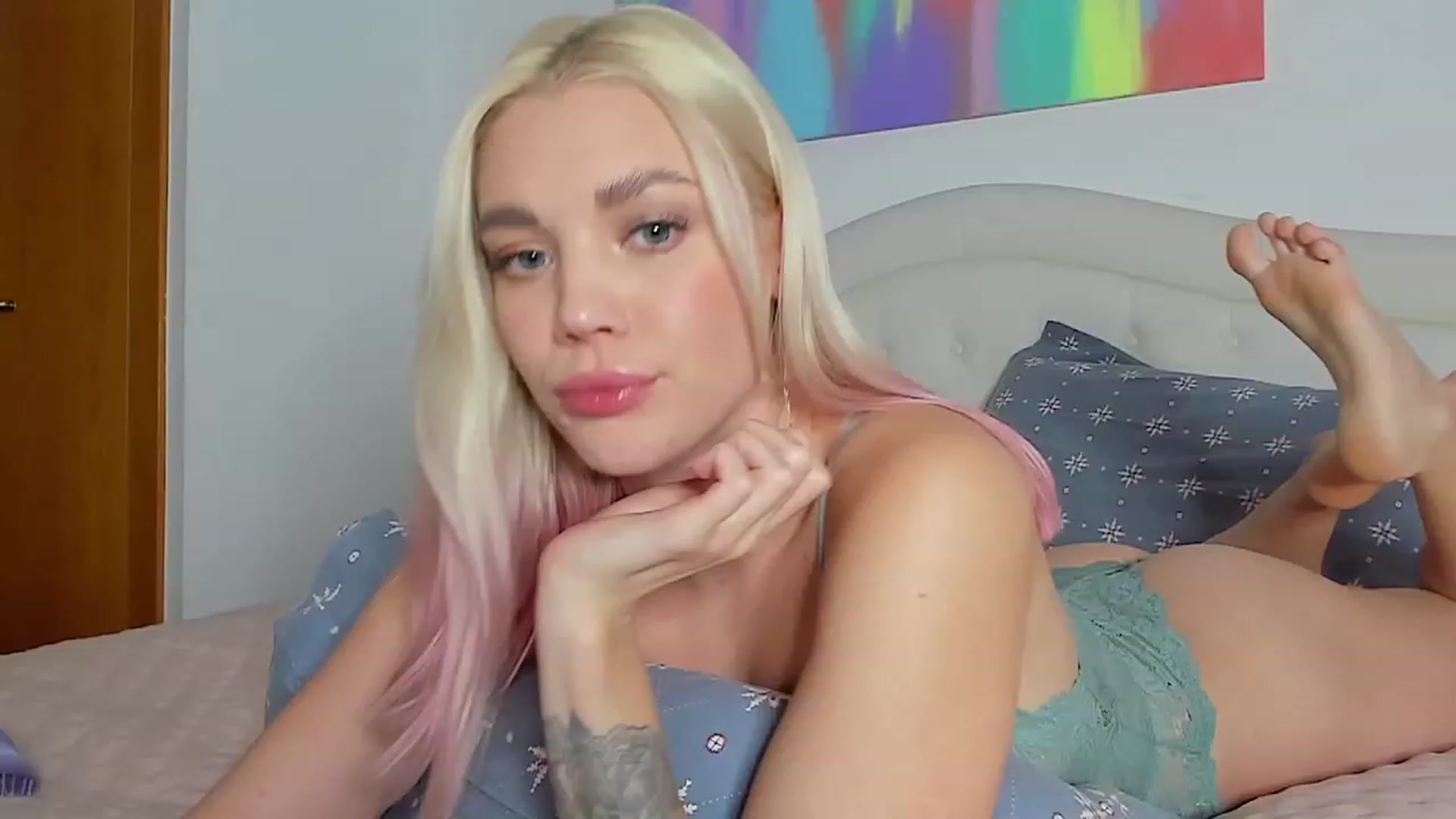 Gallery image thumbnail from SophSeptember's myfreecams stream on, 01/06/2024, 15:33 image 16 of 20