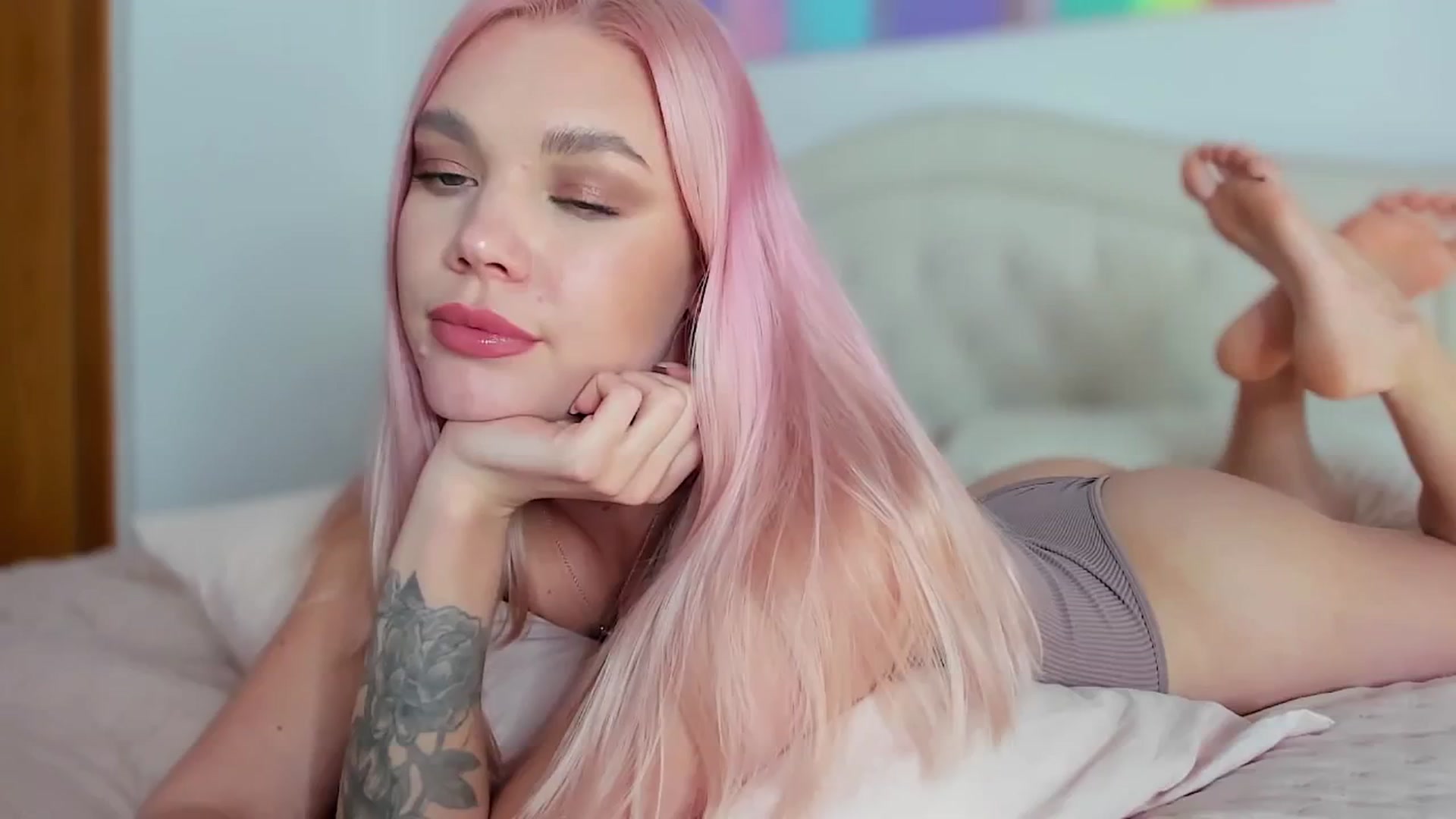 Gallery image thumbnail from SophSeptember's myfreecams stream on, 05/08/2024, 14:58 image 14 of 20
