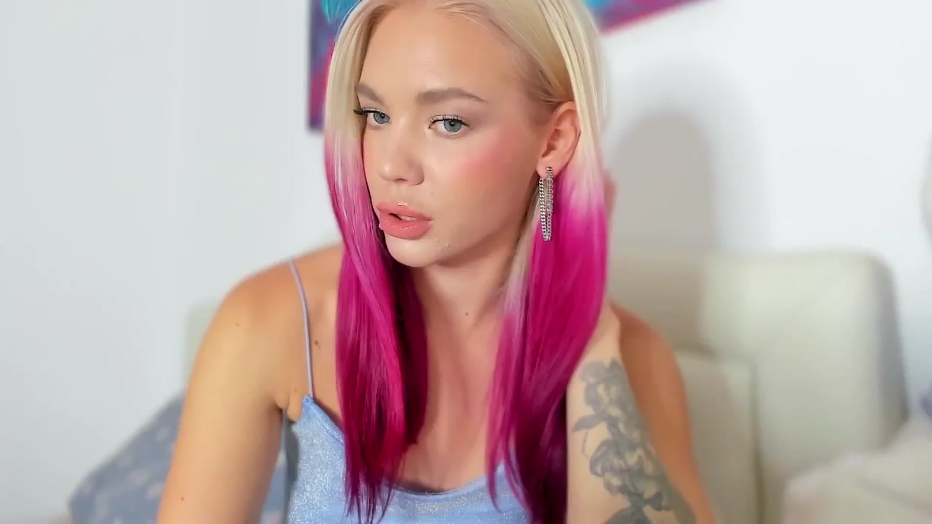 Gallery image thumbnail from SophSeptember's myfreecams stream on, 10/06/2024, 08:47 image 16 of 20