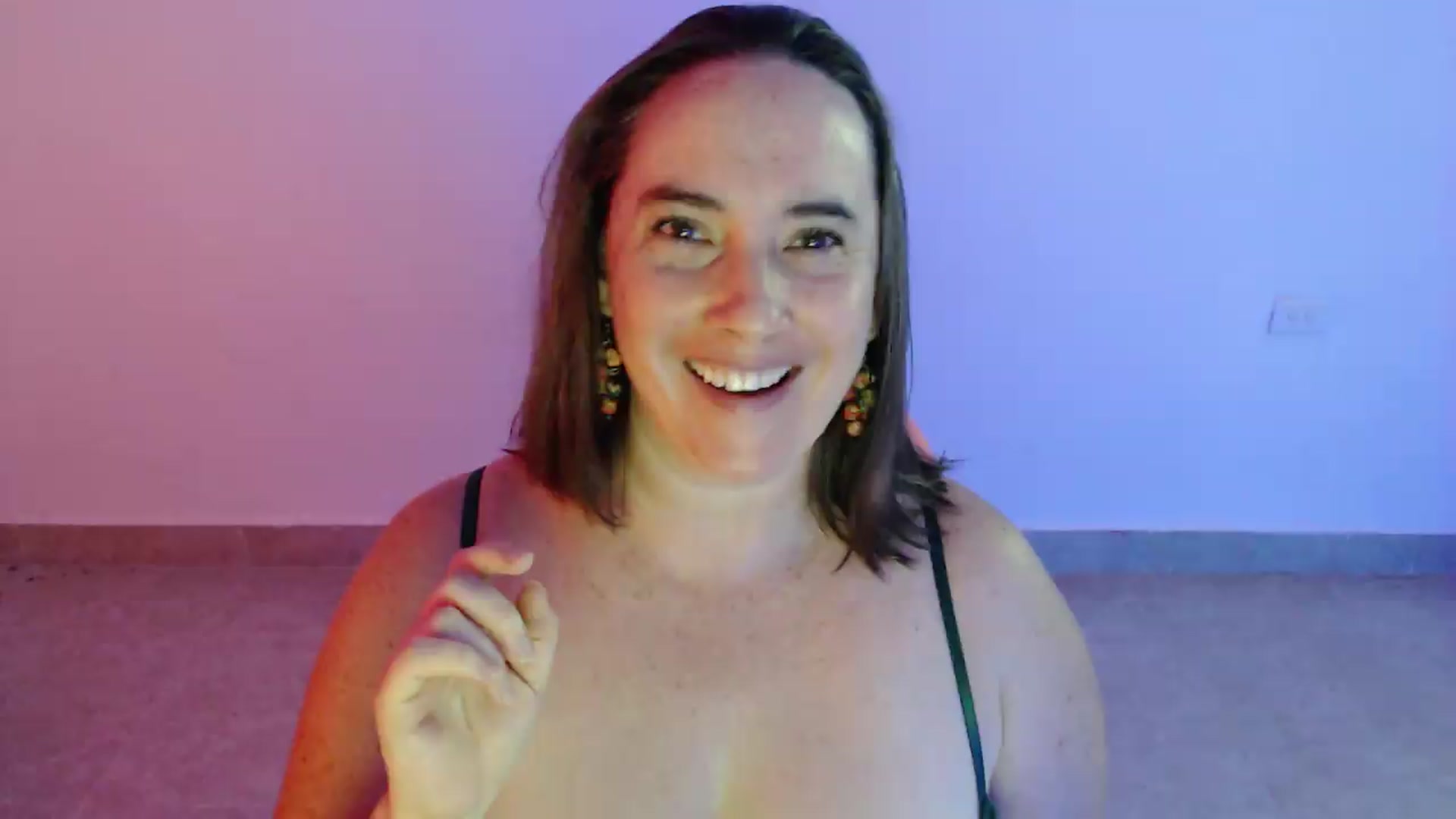 Gallery image thumbnail from SophiAbsinth's myfreecams stream on, 08/04/2026, 04:12 image 1 of 20