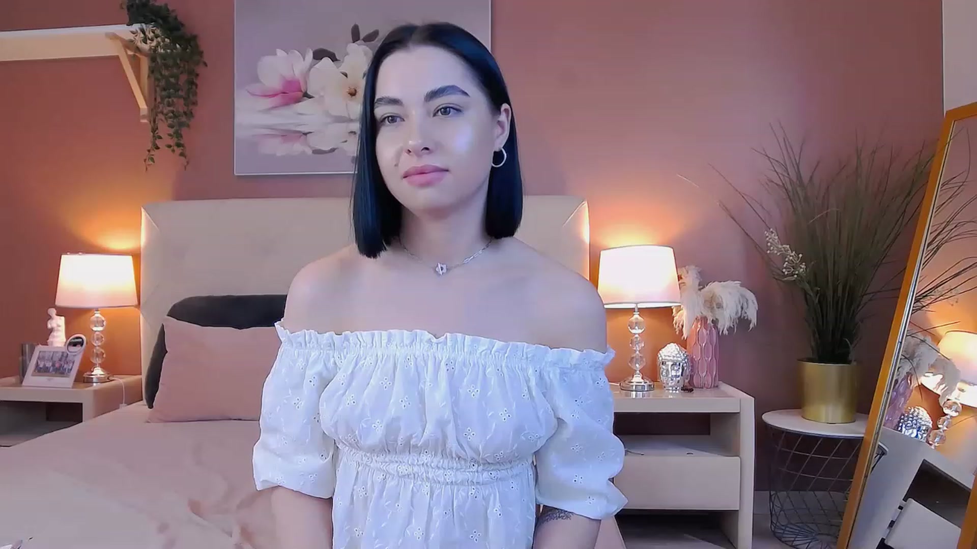 Gallery image thumbnail from SophiaLiluis's myfreecams stream on, 05/08/2023, 13:31 image 13 of 20
