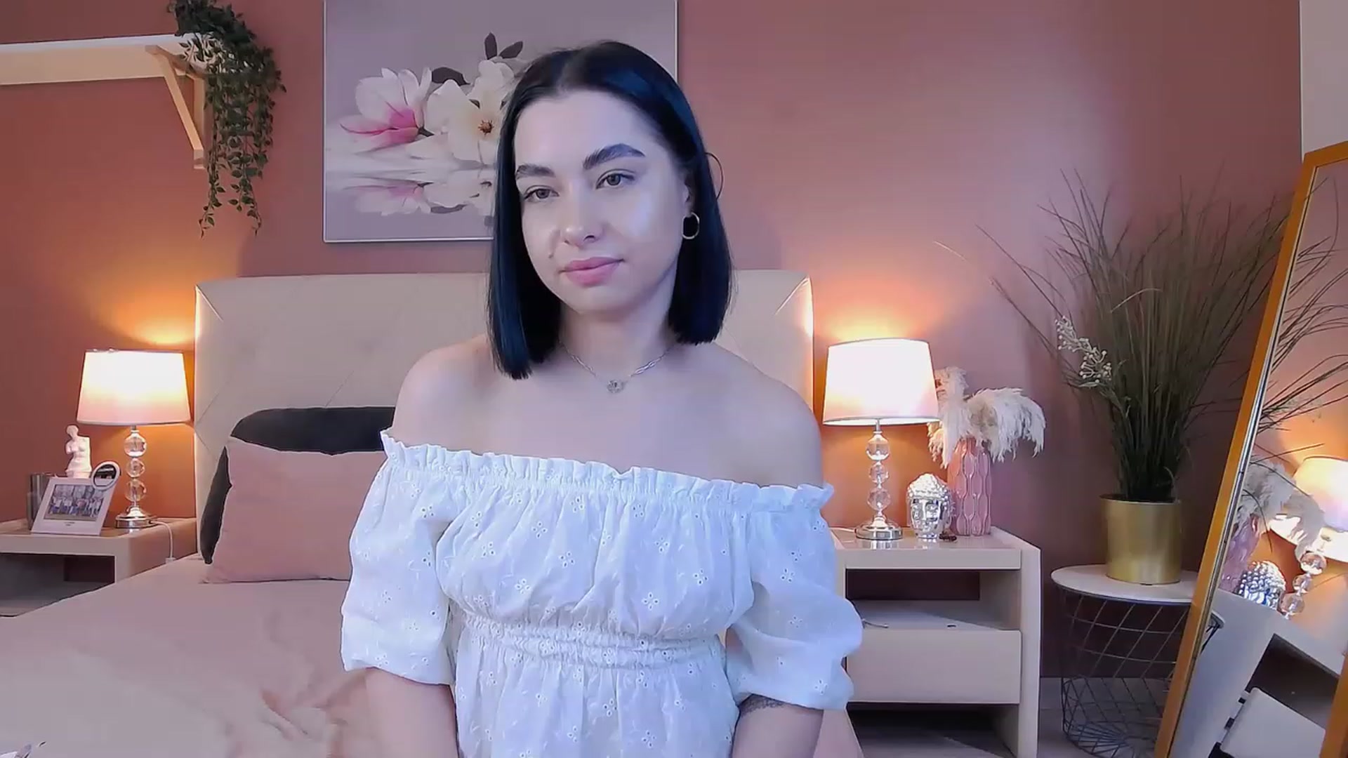 Gallery image thumbnail from SophiaLiluis's myfreecams stream on, 05/08/2023, 13:31 image 10 of 20