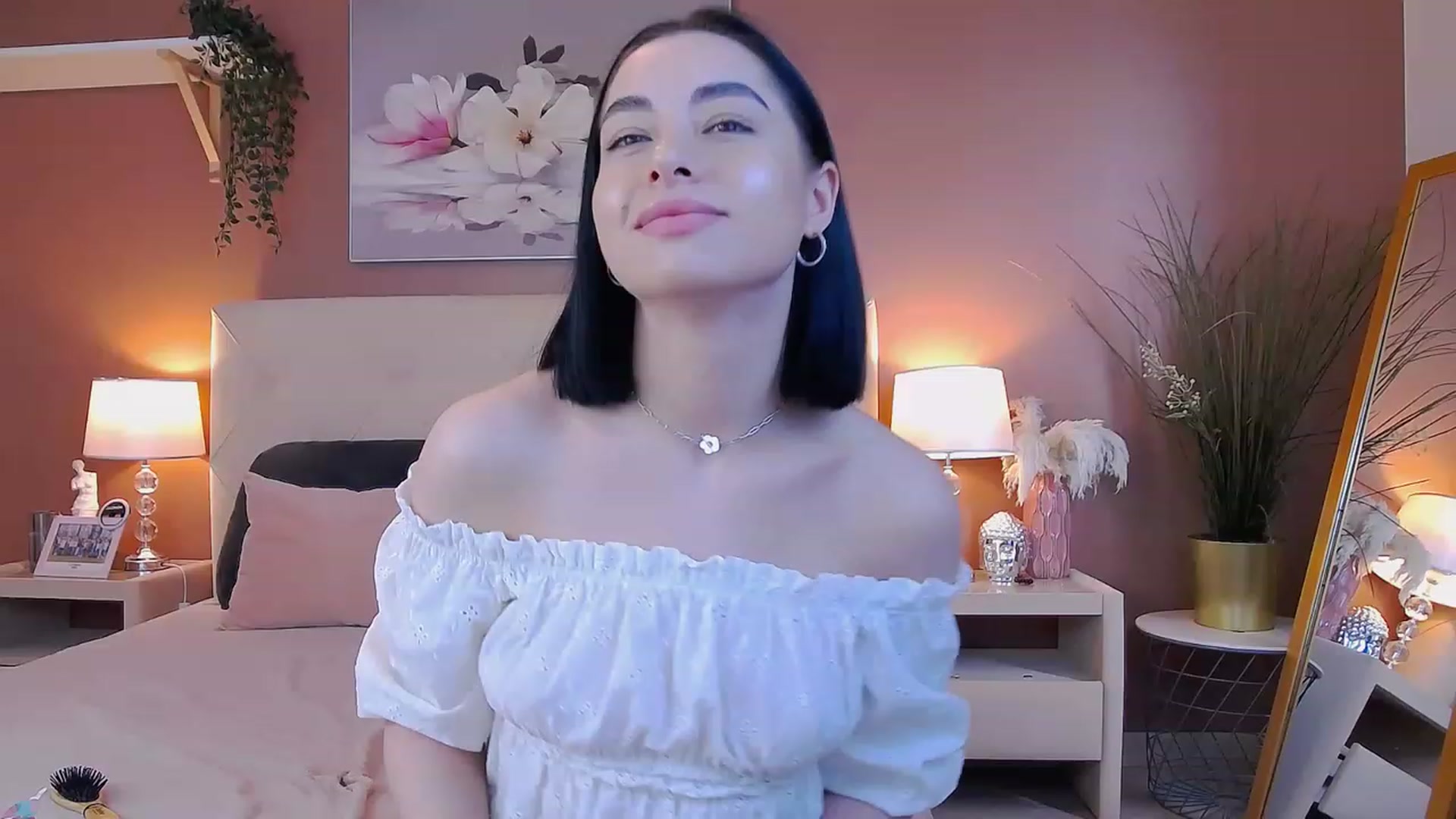 Gallery image thumbnail from SophiaLiluis's myfreecams stream on, 05/08/2023, 13:31 image 7 of 20