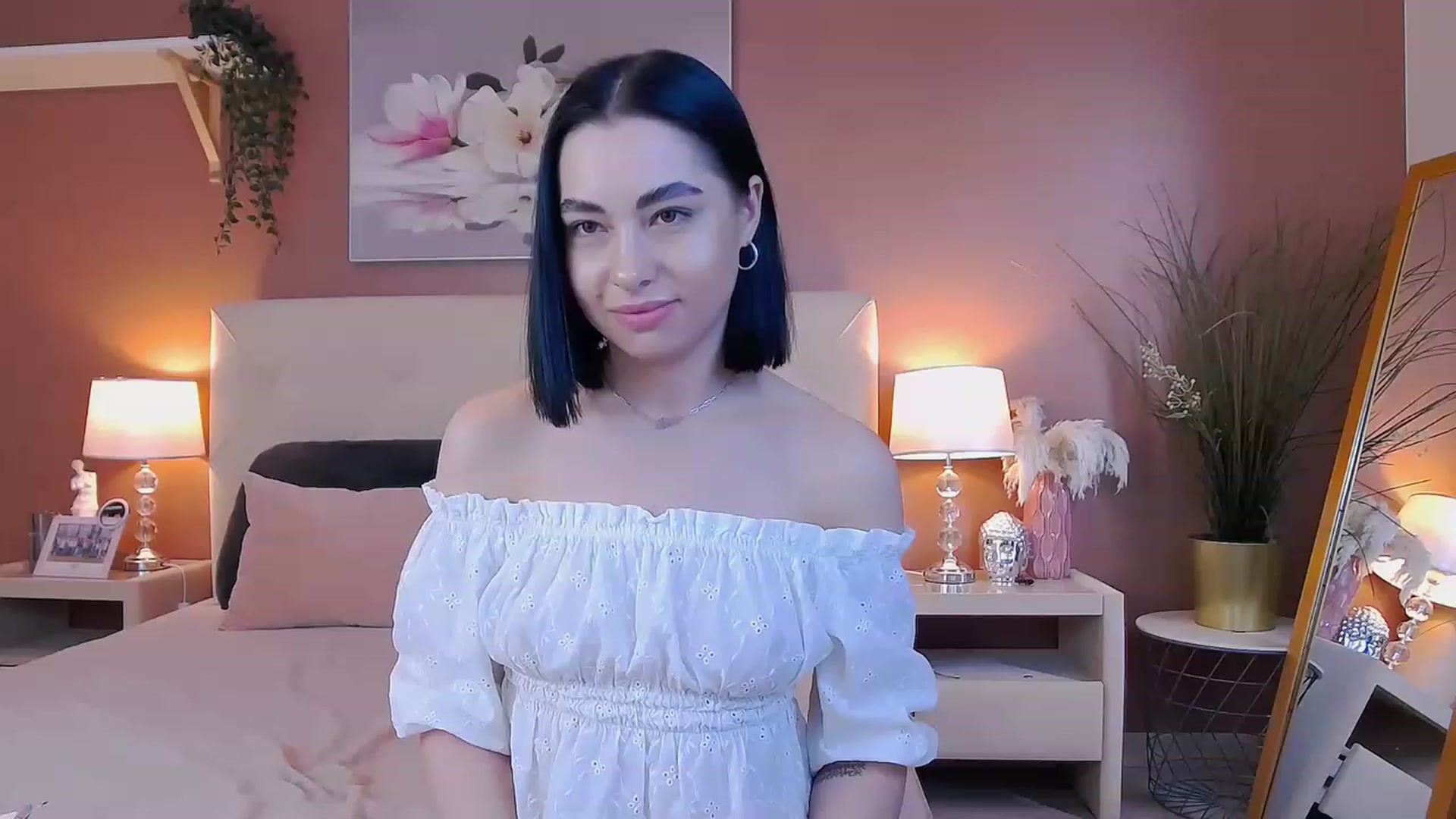 Gallery image thumbnail from SophiaLiluis's myfreecams stream on, 05/08/2023, 13:31 image 9 of 20