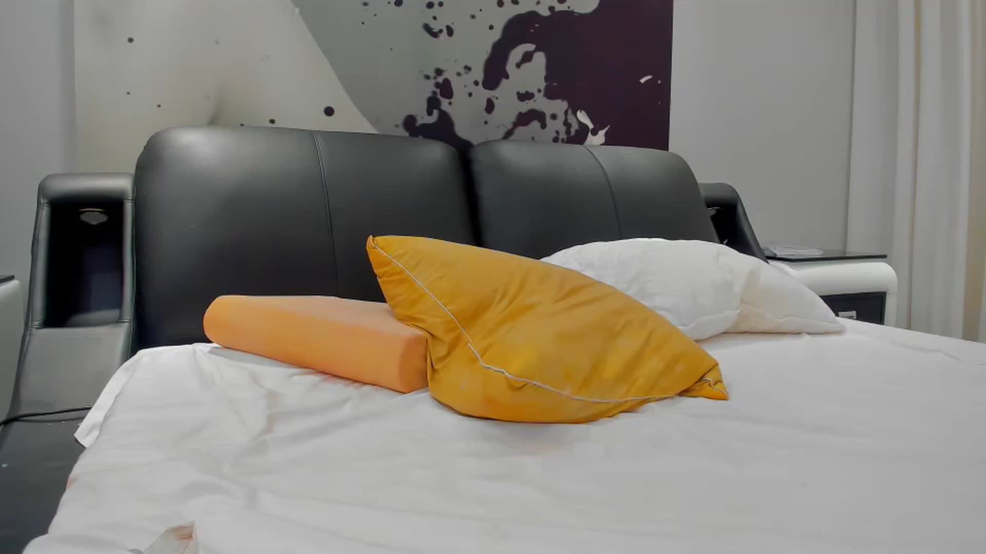 Gallery image thumbnail from SophiaSanty's myfreecams stream on, 12/01/2022, 23:51 image 6 of 20