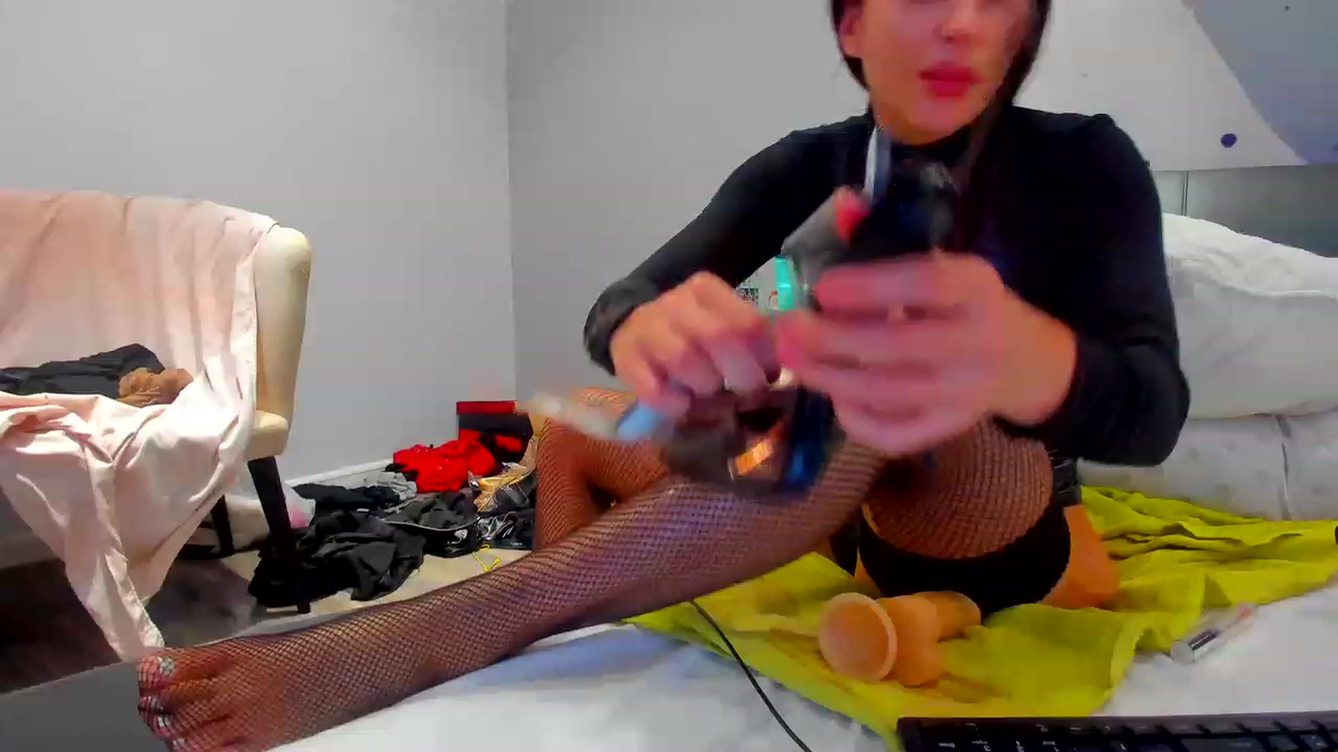 Gallery image thumbnail from SophiaSanty's myfreecams stream on, 12/05/2022, 03:15 image 12 of 20