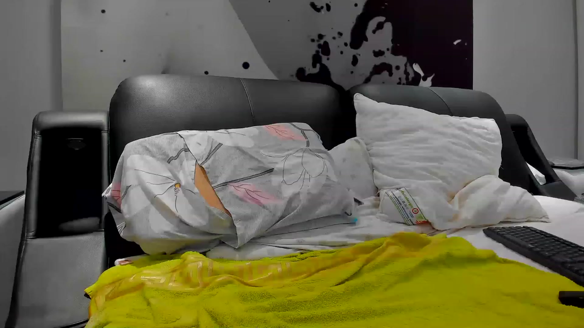 Gallery image thumbnail from SophiaSanty's myfreecams stream on, 12/08/2022, 20:47 image 15 of 20