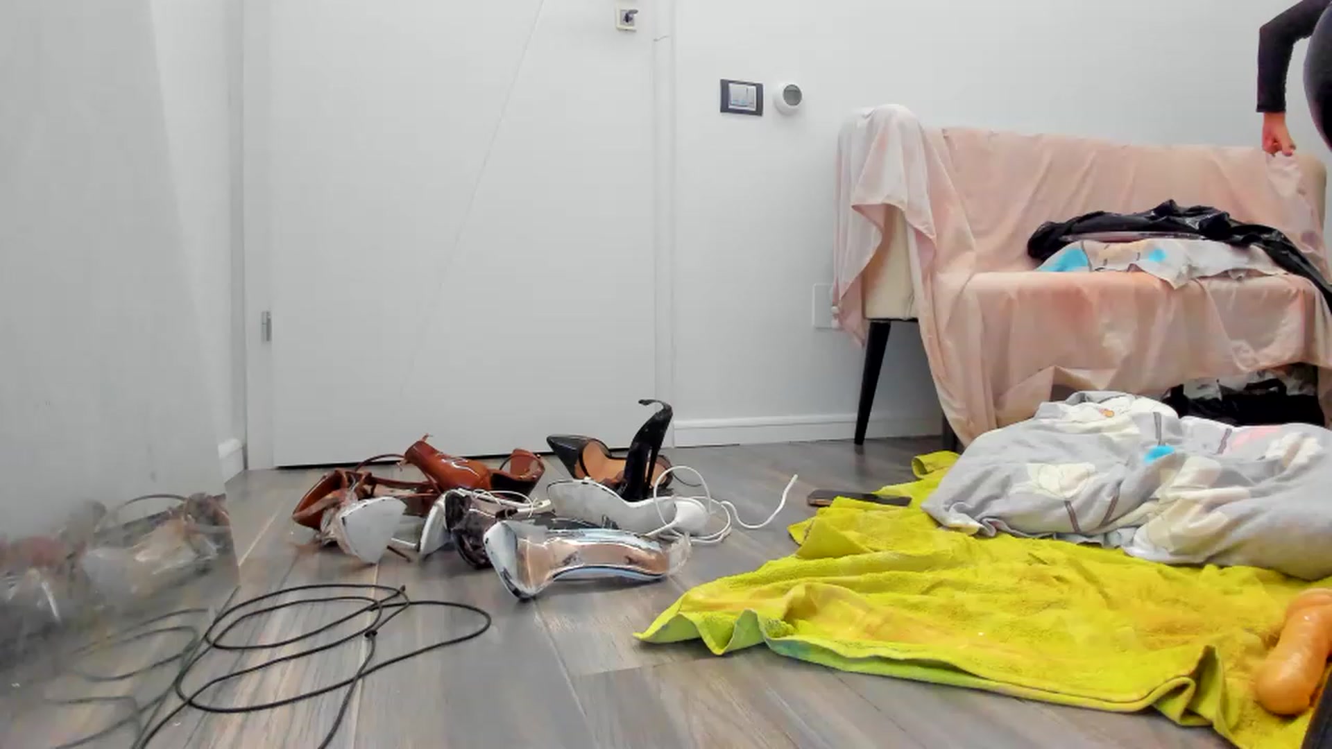 Gallery image thumbnail from SophiaSanty's myfreecams stream on, 12/18/2022, 23:43 image 9 of 20