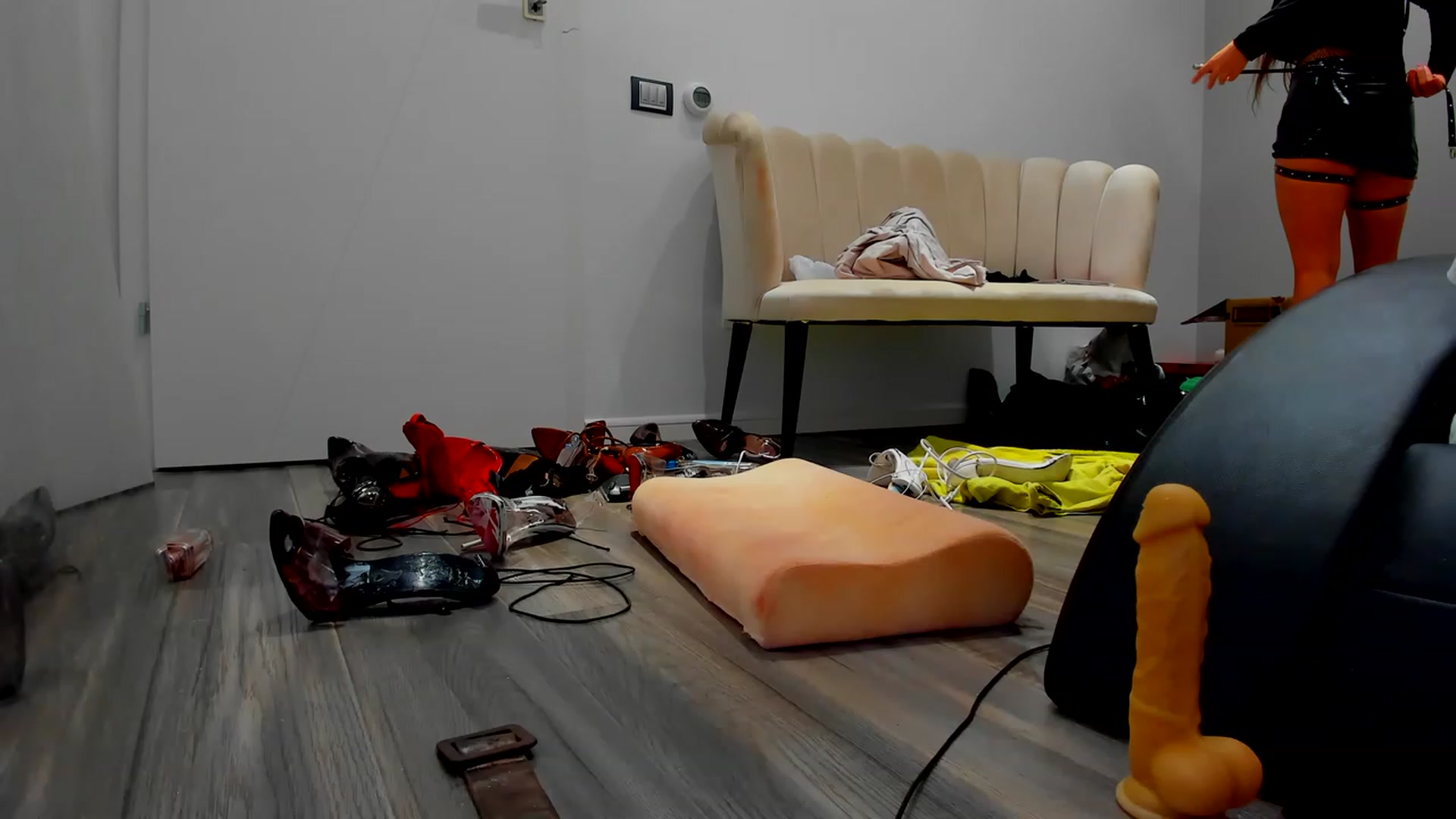 Gallery image thumbnail from SophiaSanty's myfreecams stream on, 12/30/2022, 01:02 image 6 of 20