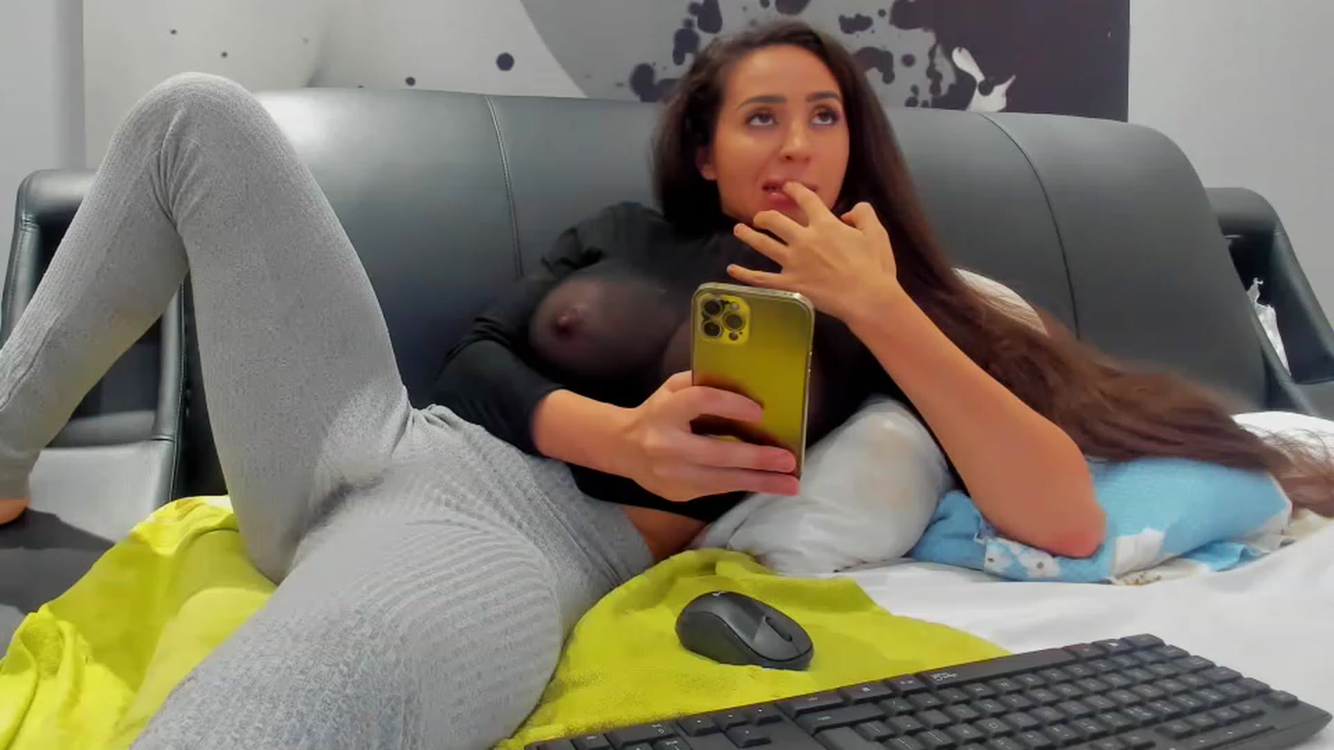 Gallery image thumbnail from SophiaSanty's myfreecams stream on, 01/07/2023, 22:40 image 1 of 20