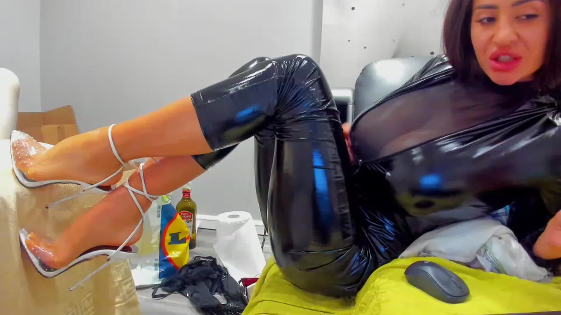 Gallery image thumbnail from SophiaSanty's myfreecams stream on, 02/11/2023, 21:49 image 12 of 20