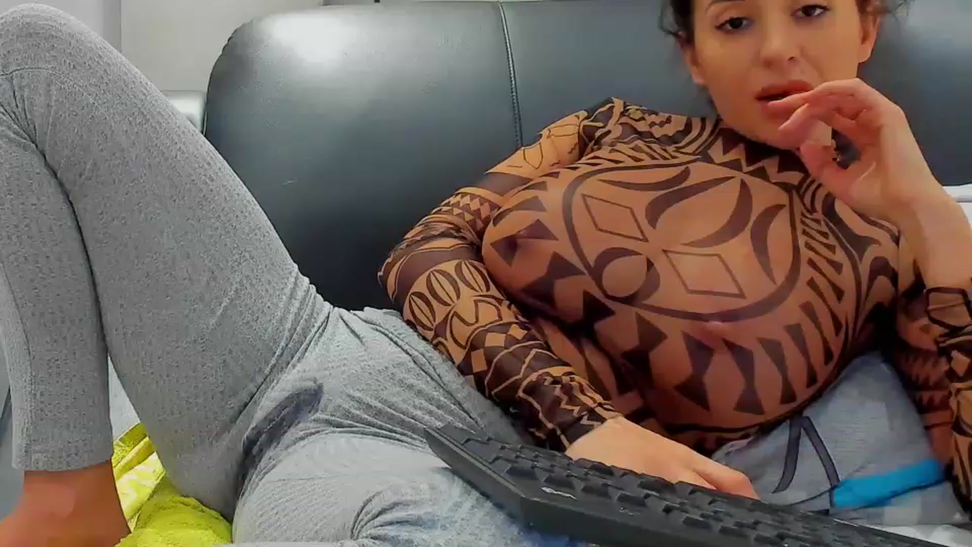 Gallery image thumbnail from SophiaSanty's myfreecams stream on, 02/23/2023, 23:24 image 15 of 20