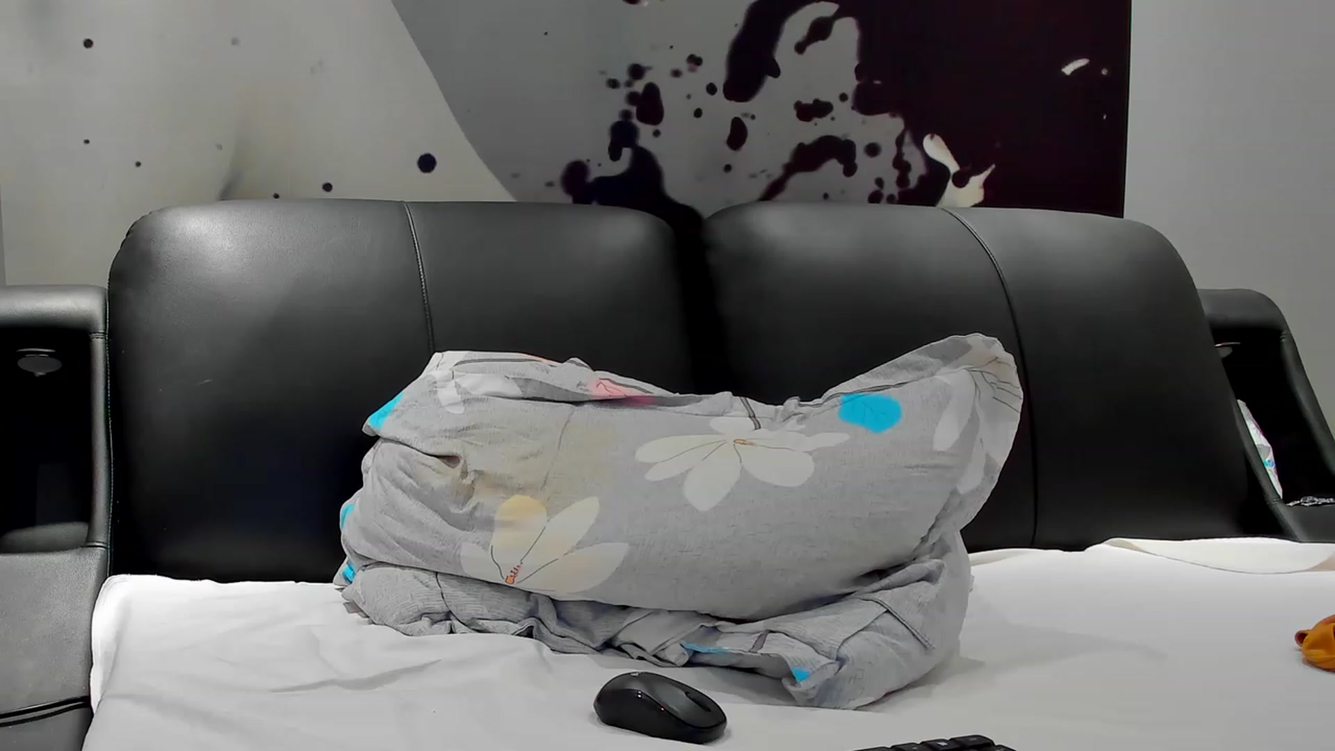 Gallery image thumbnail from SophiaSanty's myfreecams stream on, 03/17/2023, 20:23 image 15 of 20