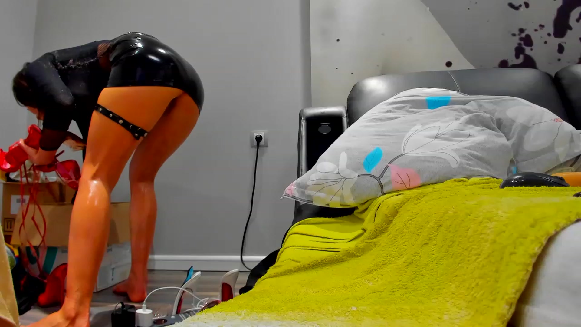 Gallery image thumbnail from SophiaSanty's myfreecams stream on, 03/18/2023, 24:17 image 2 of 20