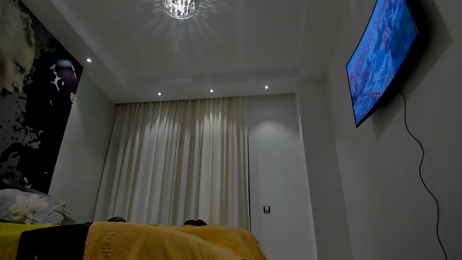 Gallery image thumbnail from SophiaSanty's myfreecams stream on, 04/06/2023, 22:00 image 17 of 20
