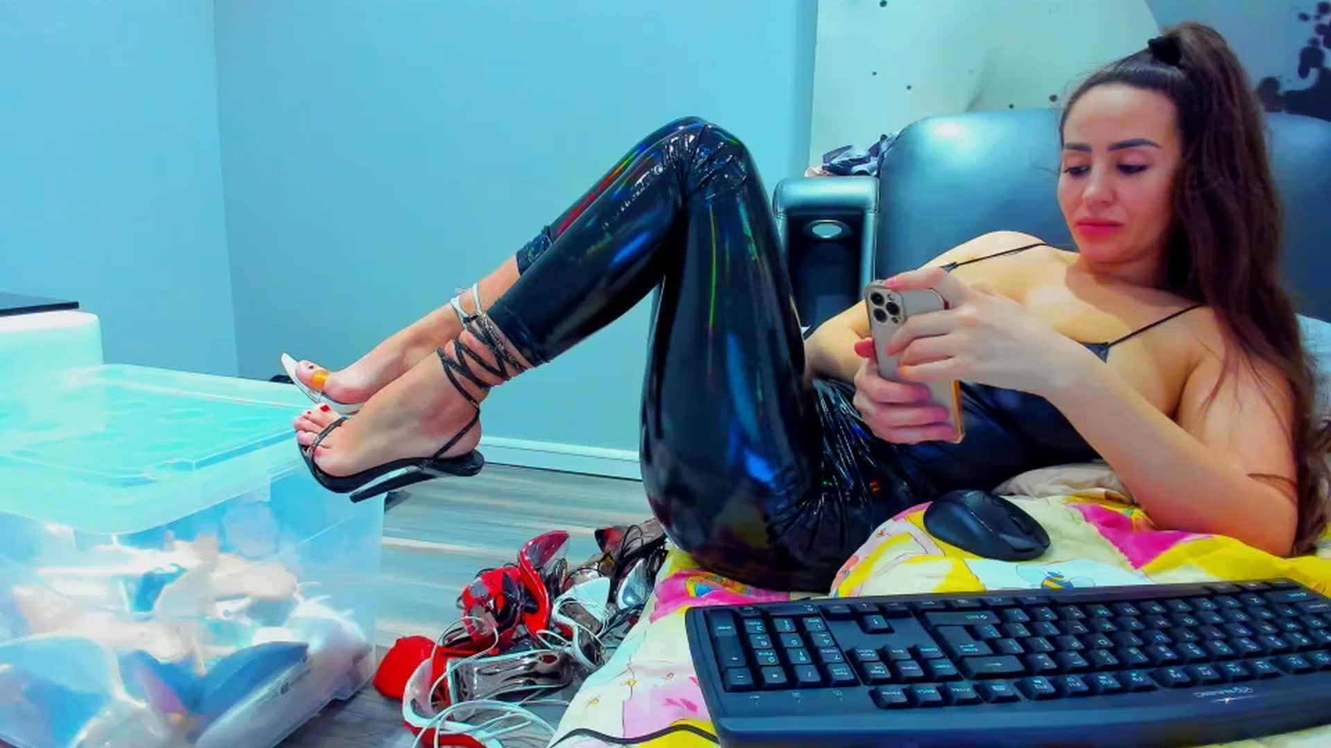 Gallery image thumbnail from SophiaSanty's myfreecams stream on, 02/13/2024, 24:12 image 4 of 20