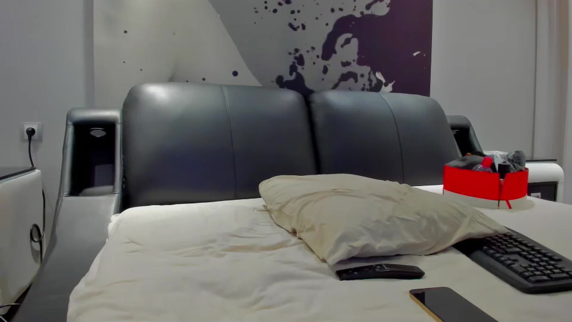 Gallery image thumbnail from SophiaSanty's myfreecams stream on, 10/18/2024, 20:19 image 15 of 20