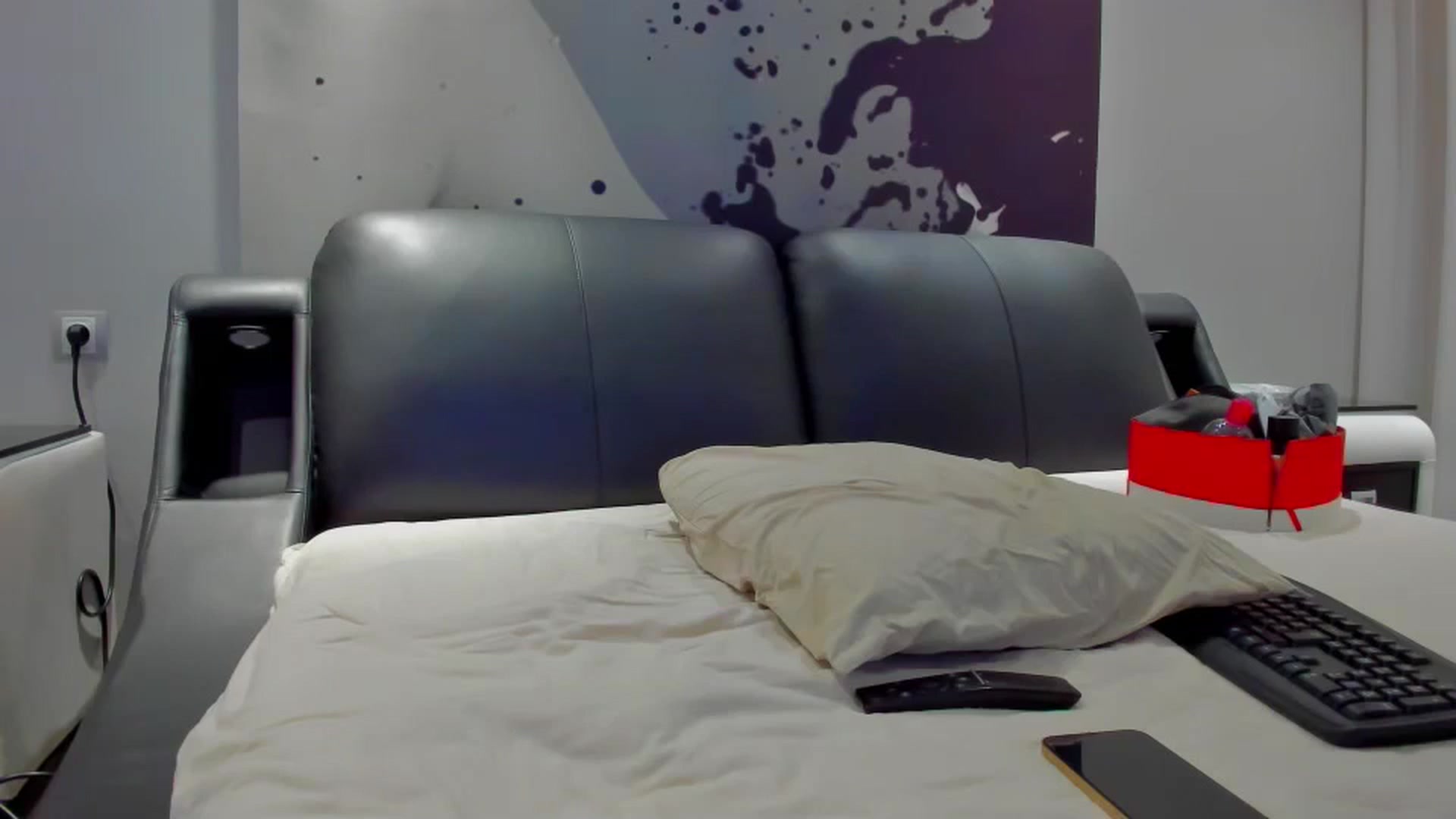 Gallery image thumbnail from SophiaSanty's myfreecams stream on, 10/18/2024, 20:19 image 16 of 20