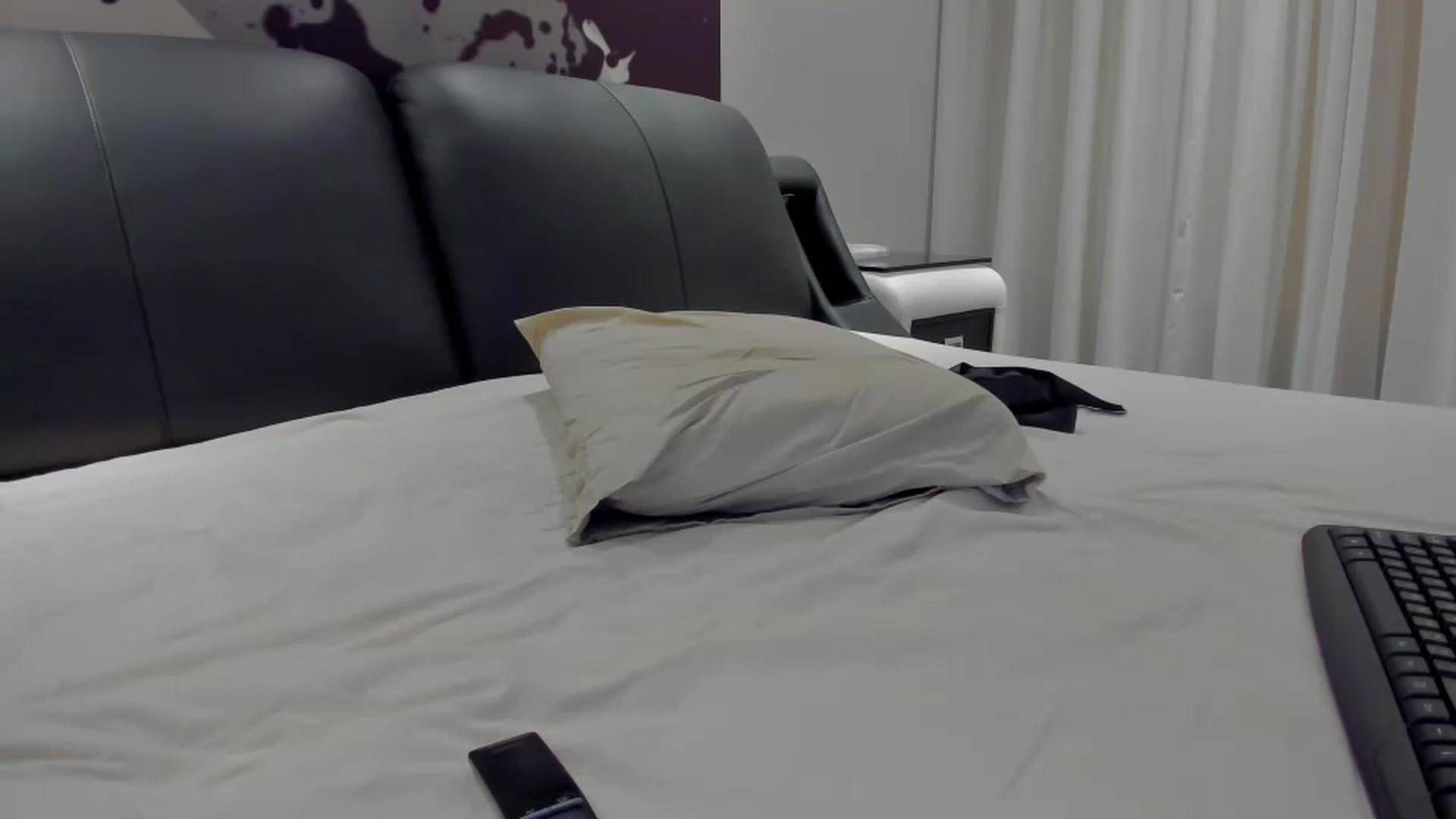 Gallery image thumbnail from SophiaSanty's myfreecams stream on, 10/19/2024, 20:51 image 1 of 20