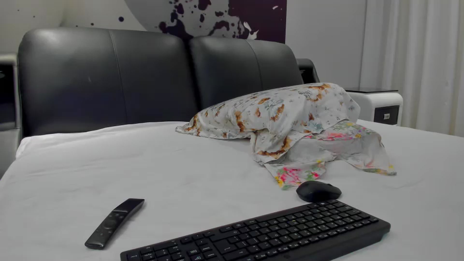 Gallery image thumbnail from SophiaSanty's myfreecams stream on, 11/15/2024, 19:06 image 16 of 20