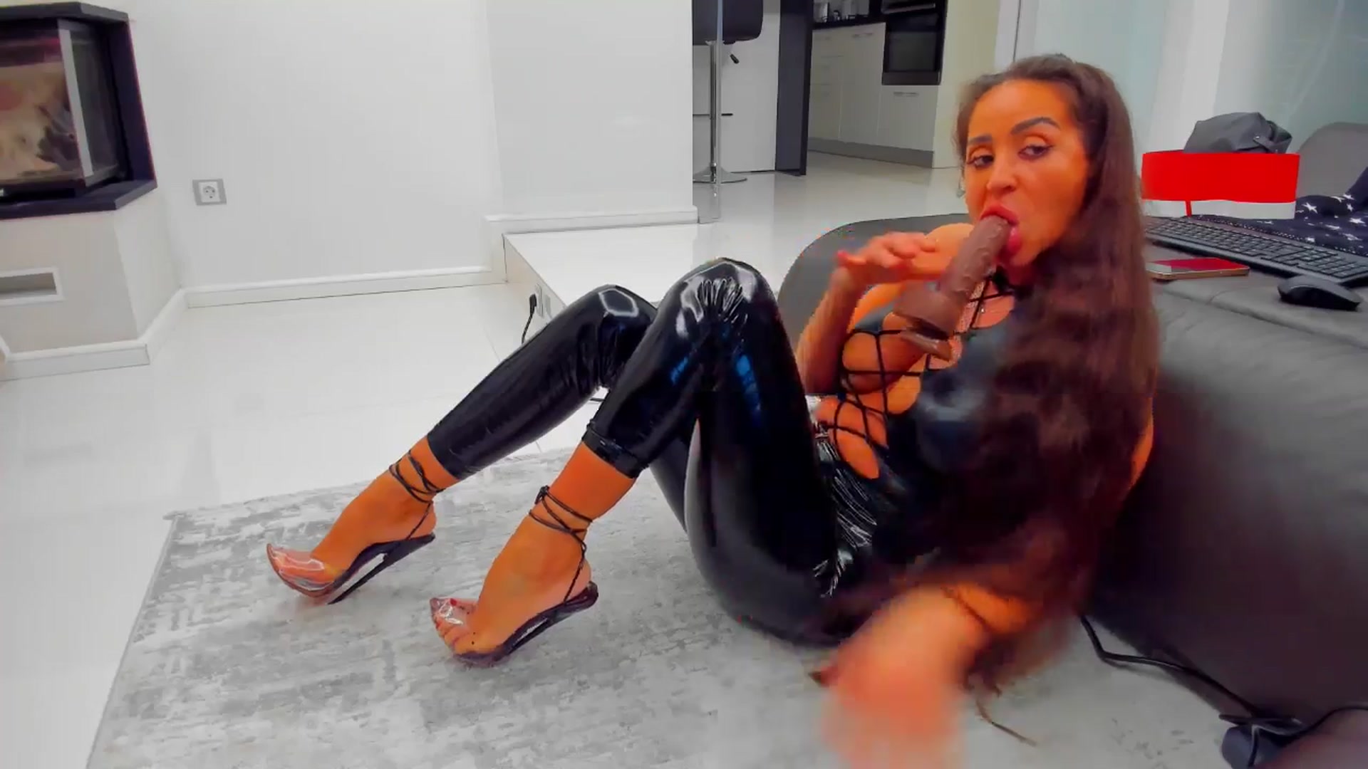Gallery image thumbnail from SophiaSanty's myfreecams stream on, 11/20/2024, 22:32 image 16 of 20