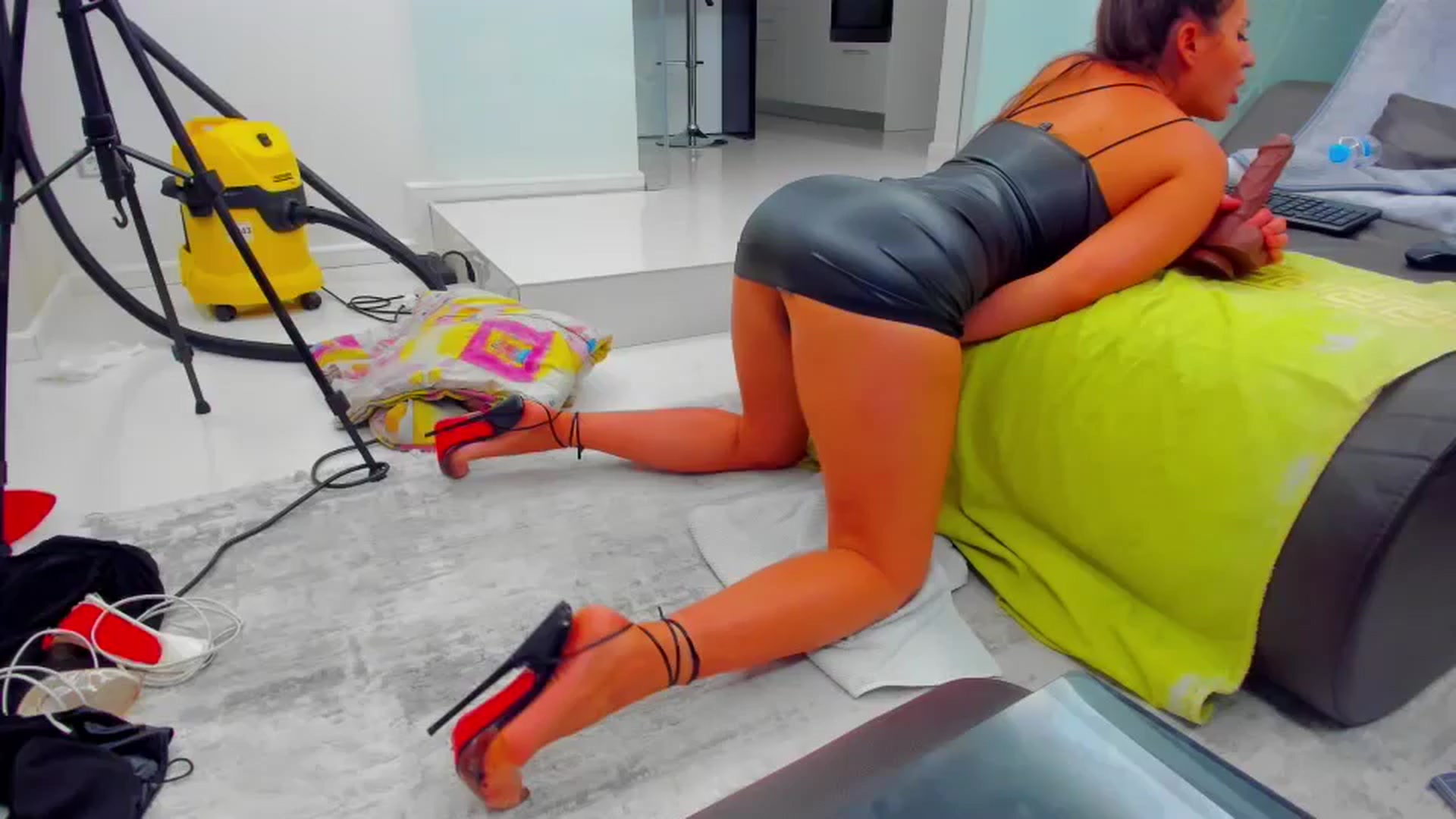 Gallery image thumbnail from SophiaSanty's myfreecams stream on, 01/04/2025, 02:40 image 1 of 20