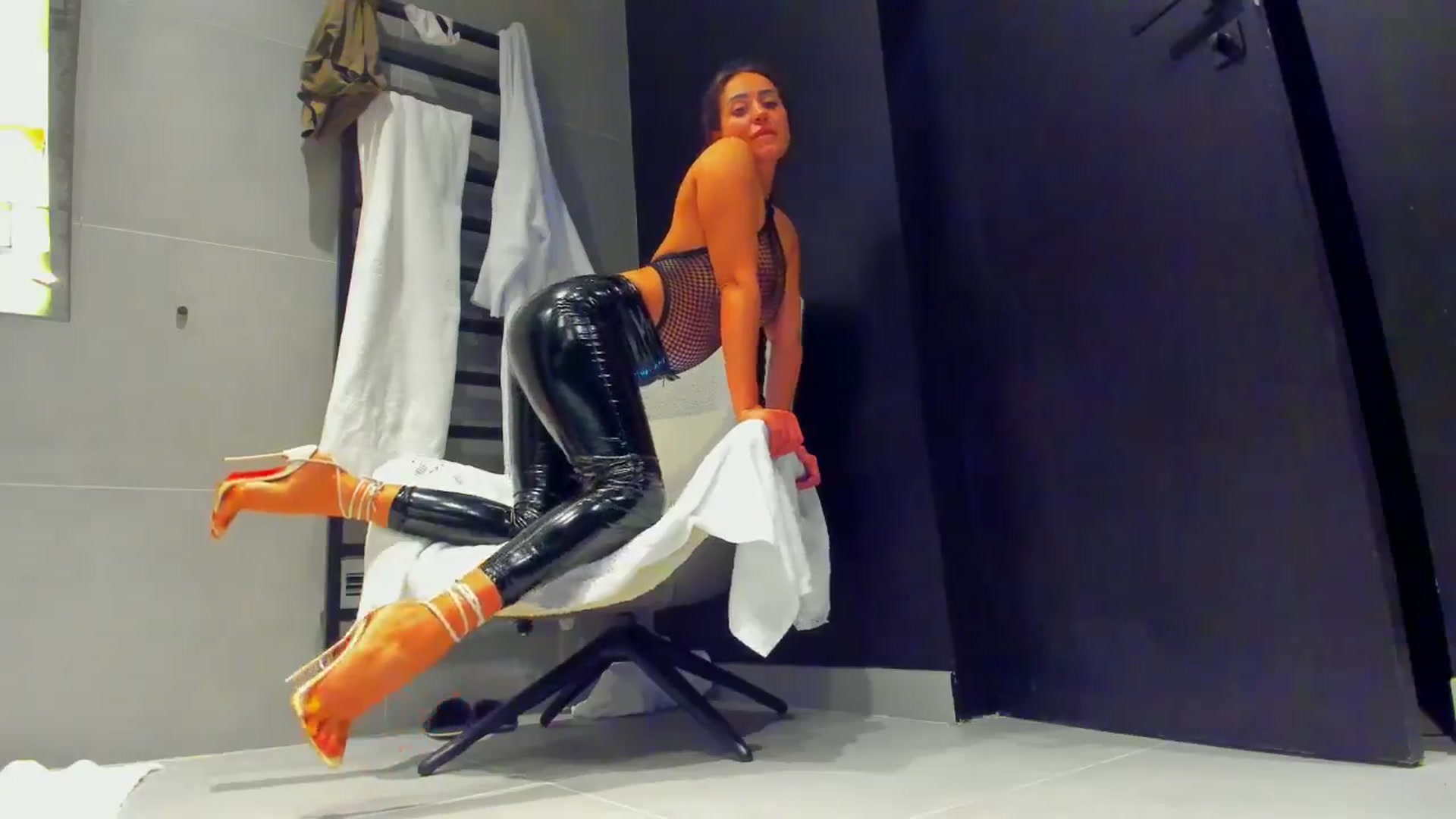 Gallery image thumbnail from SophiaSanty's myfreecams stream on, 01/19/2025, 24:07 image 11 of 20