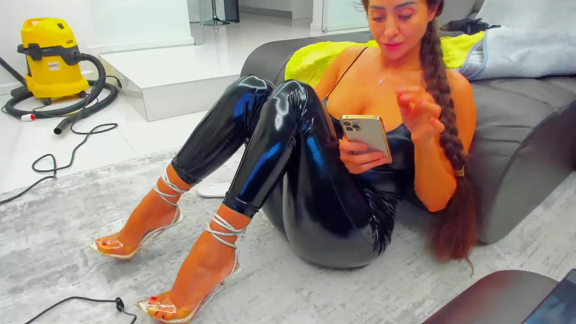 Gallery image thumbnail from SophiaSanty's myfreecams stream on, 01/25/2025, 03:51 image 11 of 20