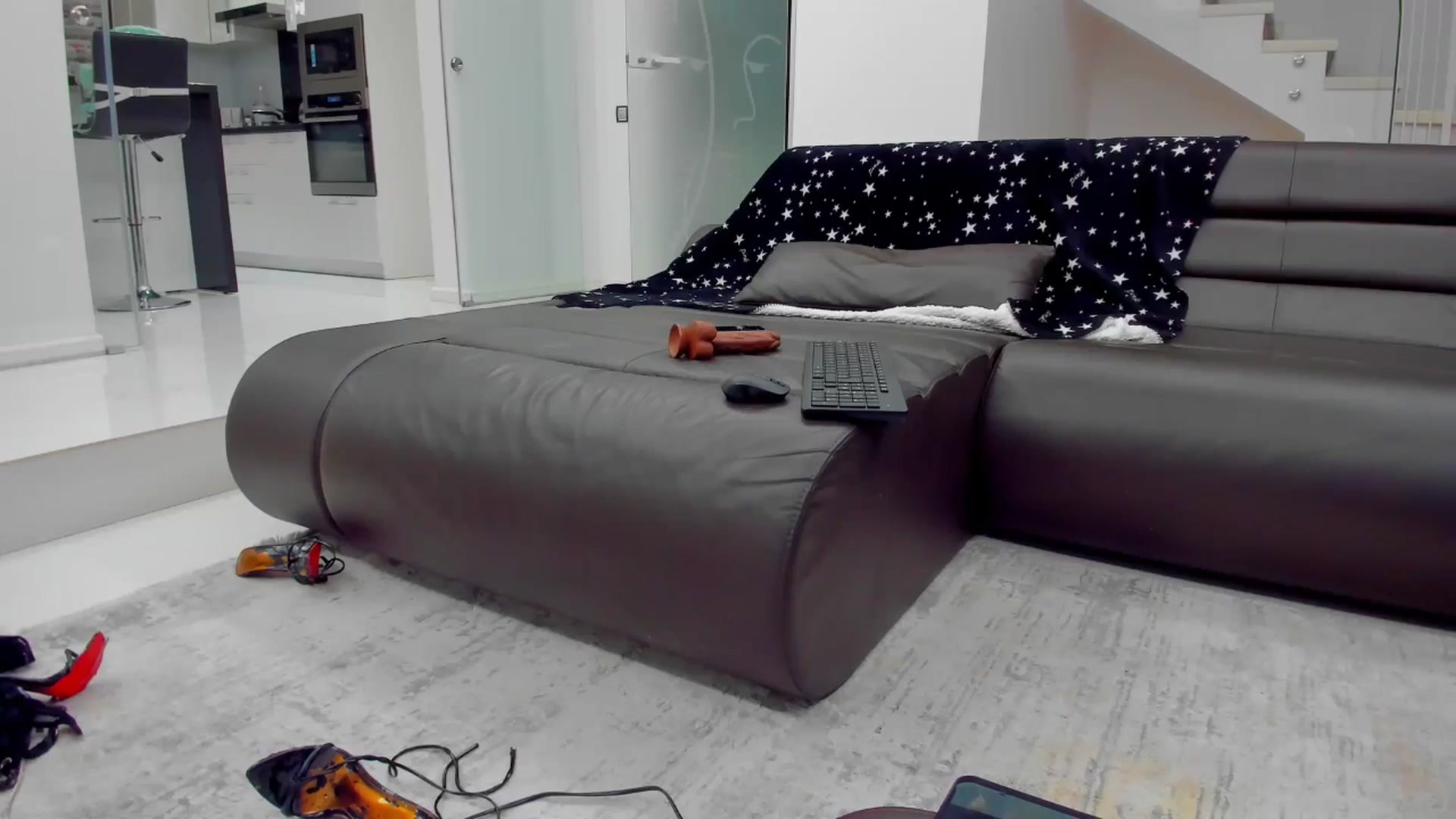 Gallery image thumbnail from SophiaSanty's myfreecams stream on, 05/01/2025, 24:07 image 6 of 20