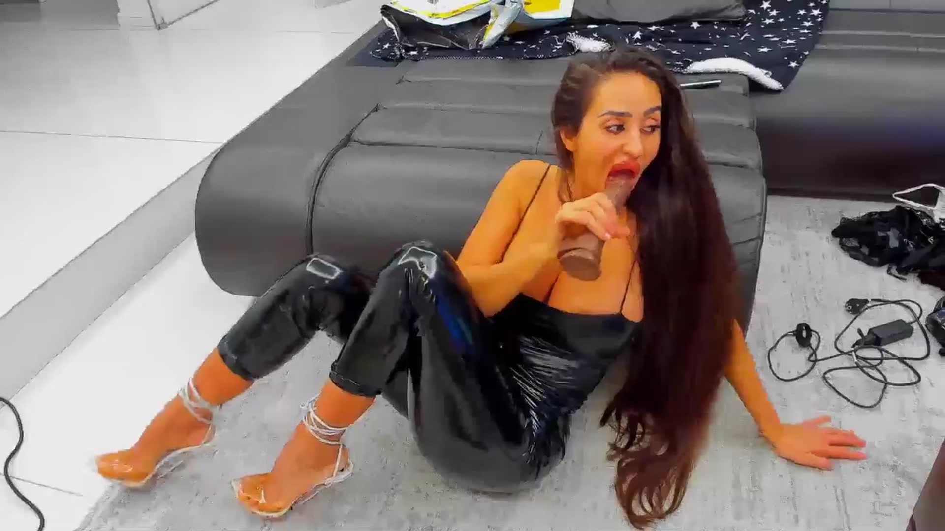 Gallery image thumbnail from SophiaSanty's myfreecams stream on, 10/28/2025, 22:03 image 13 of 20