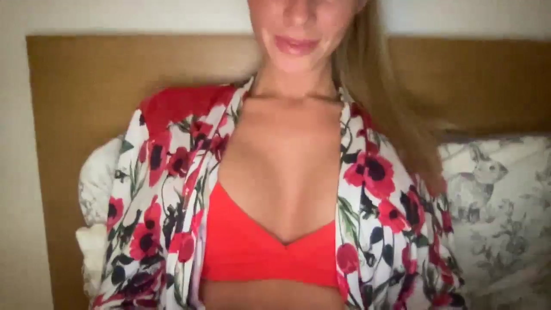 Gallery image thumbnail from Sophia_may7's myfreecams stream on, 03/01/2024, 22:14 image 12 of 20