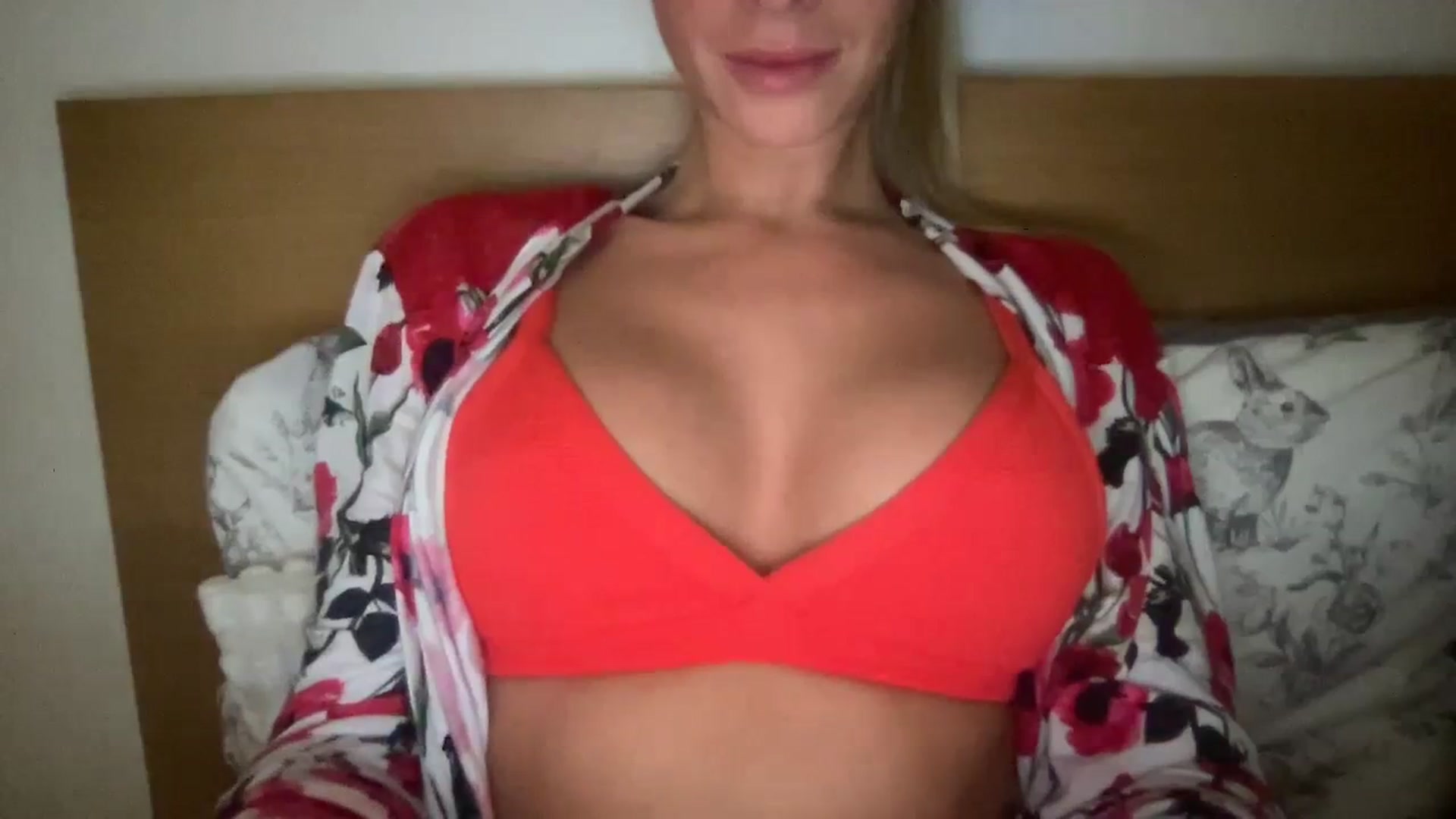 Gallery image thumbnail from Sophia_may7's myfreecams stream on, 03/01/2024, 22:14 image 5 of 20