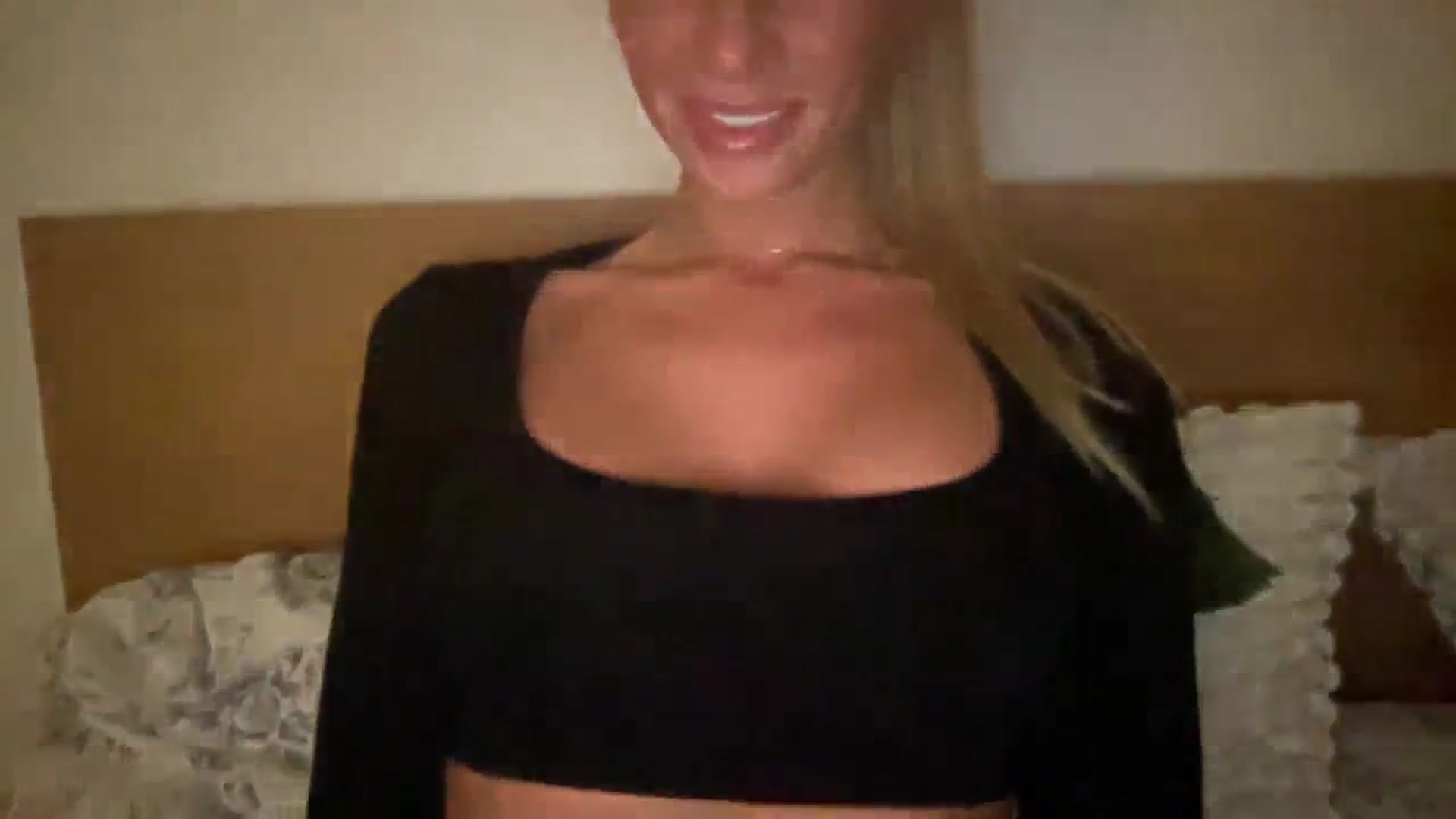 Gallery image thumbnail from Sophia_may7's myfreecams stream on, 03/05/2024, 24:03 image 5 of 20