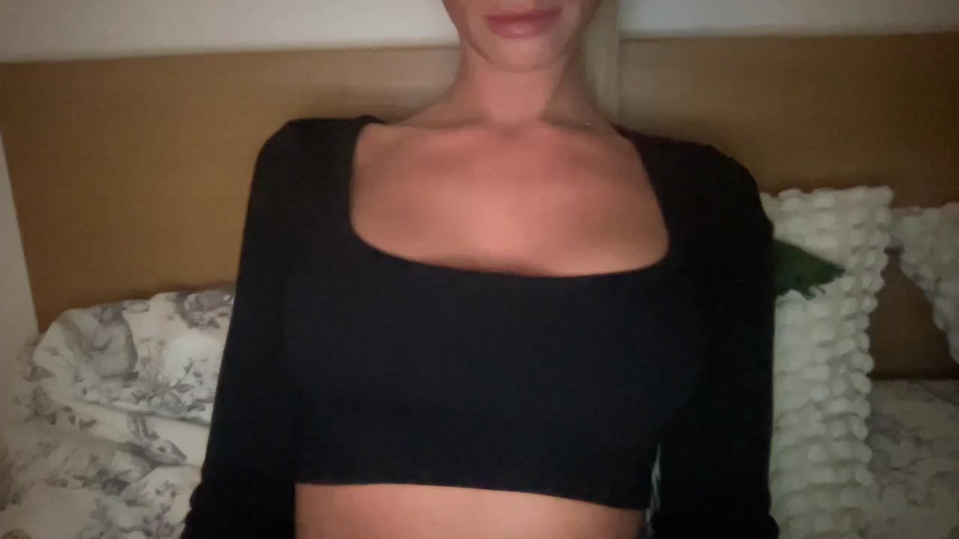Gallery image thumbnail from Sophia_may7's myfreecams stream on, 03/05/2024, 24:03 image 20 of 20