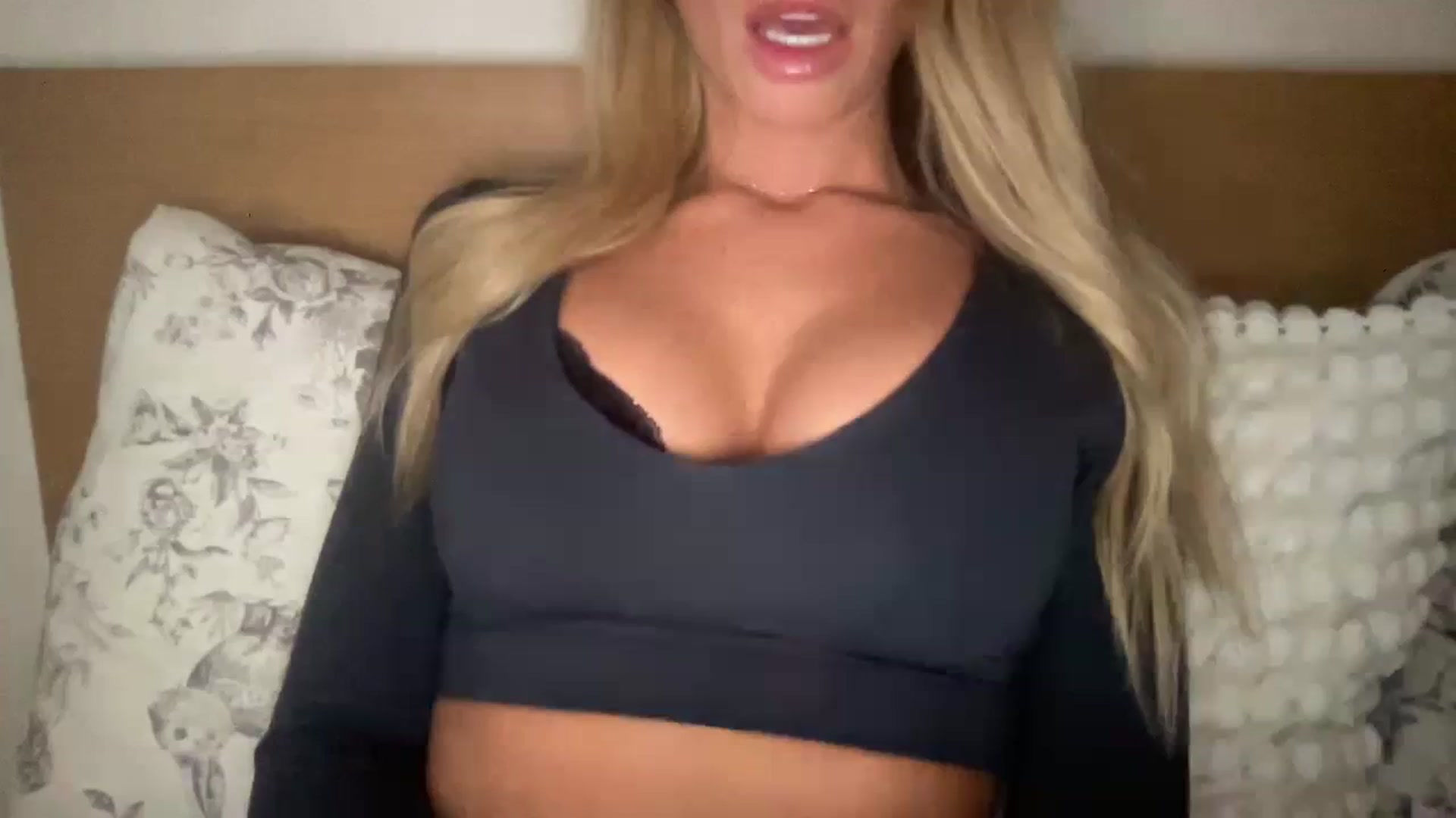 Gallery image thumbnail from Sophia_may7's myfreecams stream on, 03/10/2024, 14:00 image 16 of 20