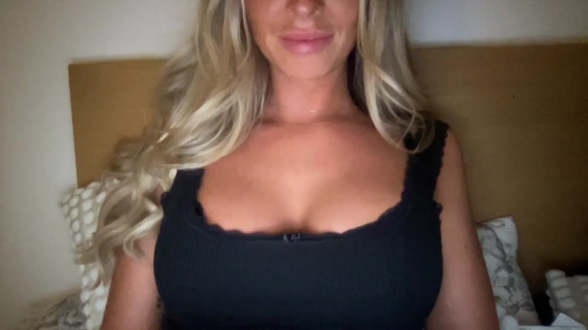 Gallery image thumbnail from Sophia_may7's myfreecams stream on, 05/14/2024, 21:12 image 20 of 20