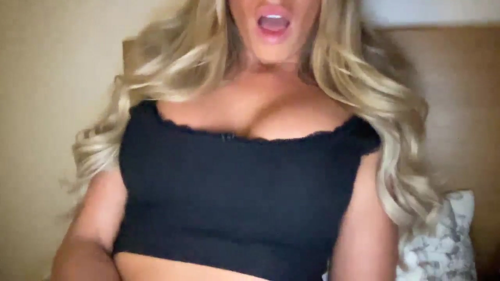 Gallery image thumbnail from Sophia_may7's myfreecams stream on, 05/14/2024, 21:31 image 11 of 20