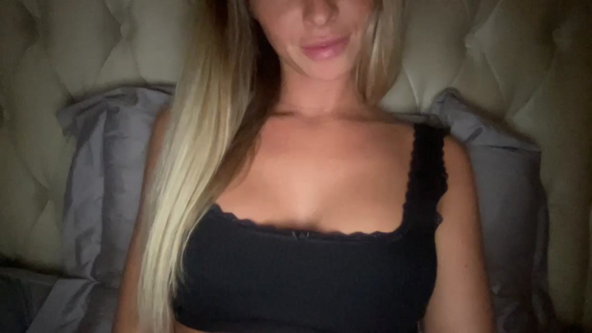 Gallery image thumbnail from Sophia_may7's myfreecams stream on, 05/27/2024, 21:05 image 11 of 20