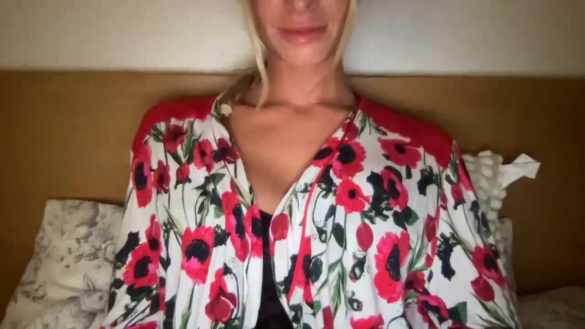 Gallery image thumbnail from Sophia_may7's myfreecams stream on, 05/29/2024, 21:32 image 9 of 20
